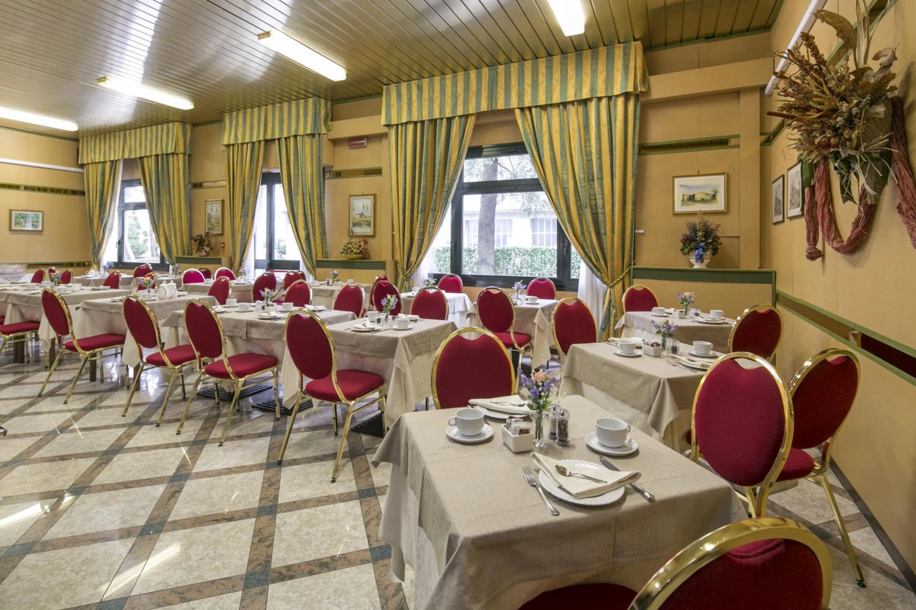 Restaurant/places to eat in Hotel Falco D'Oro by Falco D'Oro Hotels