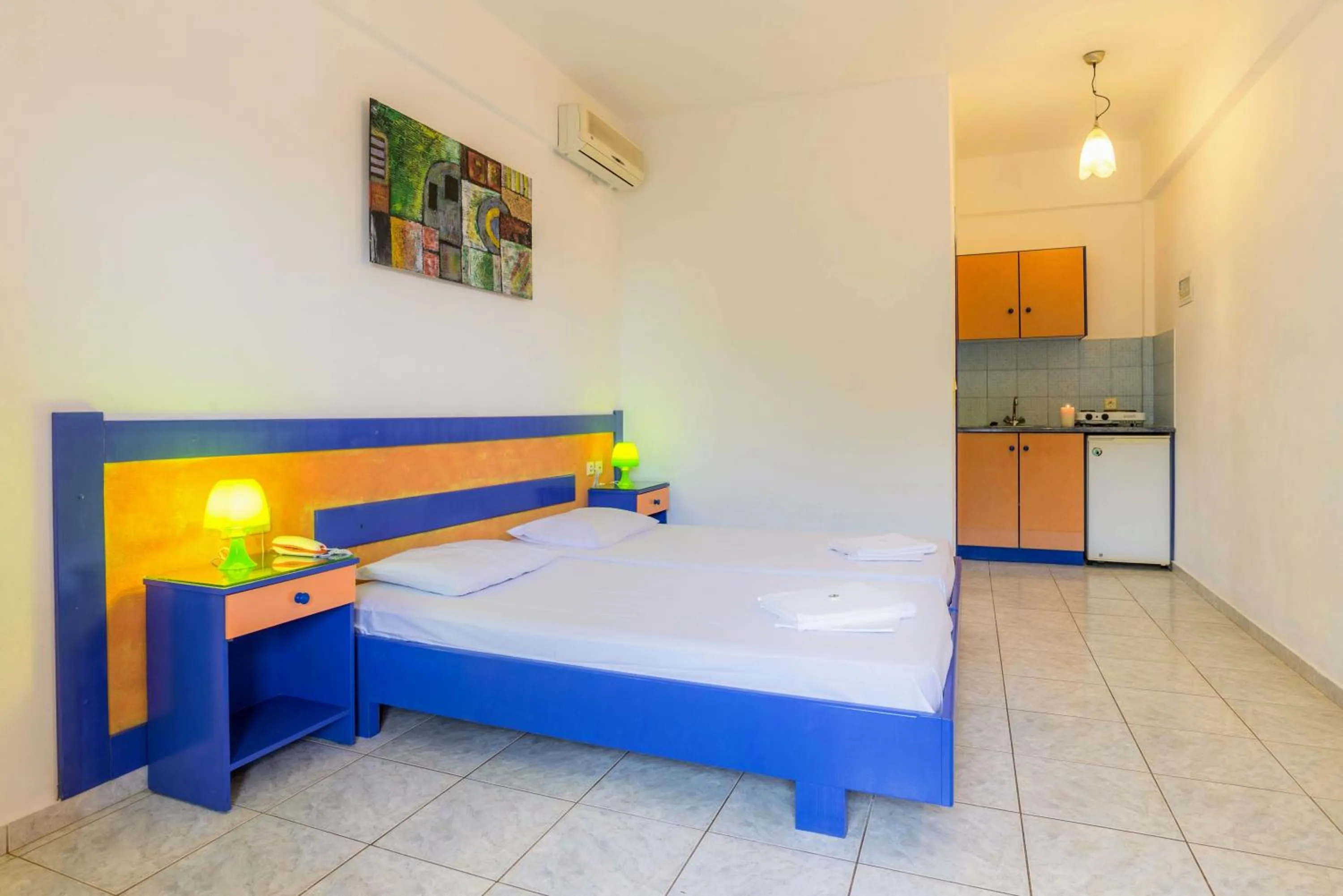 Kitchen or kitchenette, Bed in Eltina Apartments