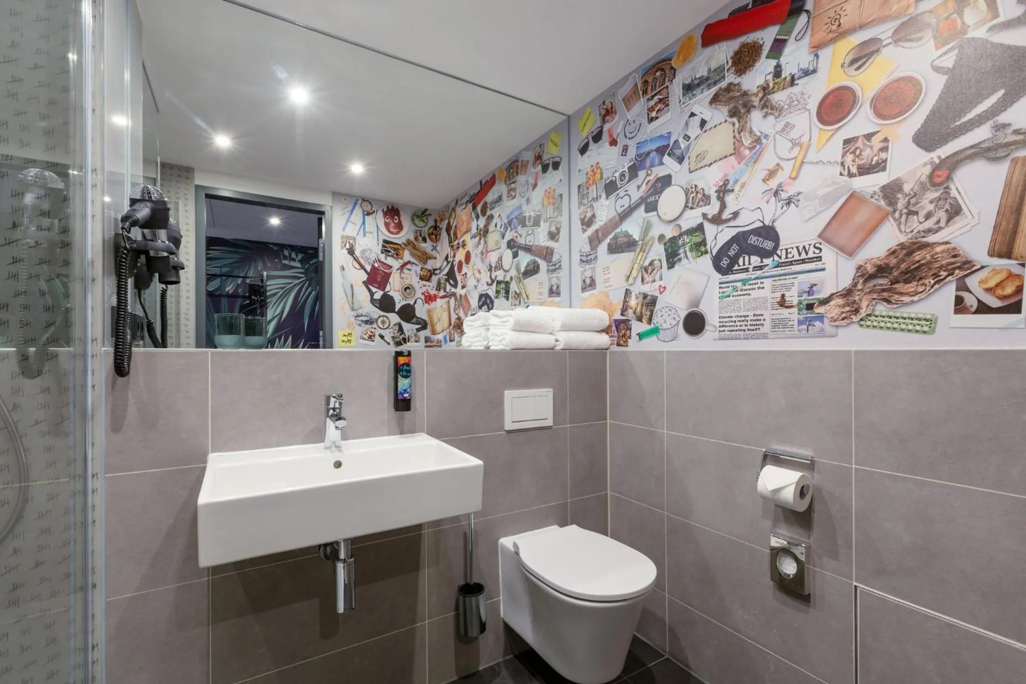 Bathroom in Holiday Inn - the niu, Crusoe Bremen Airport by IHG