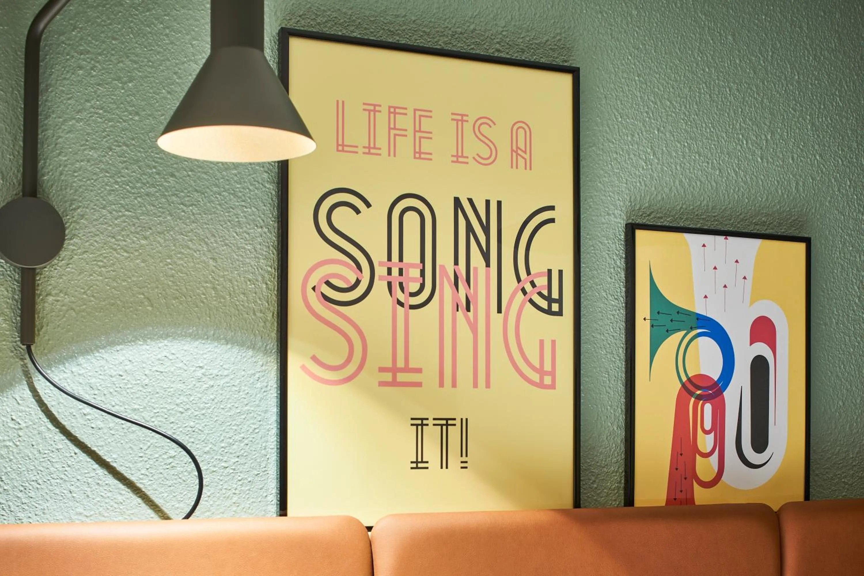 Text overlay in ibis Paris Avenue d'Italie 13ème