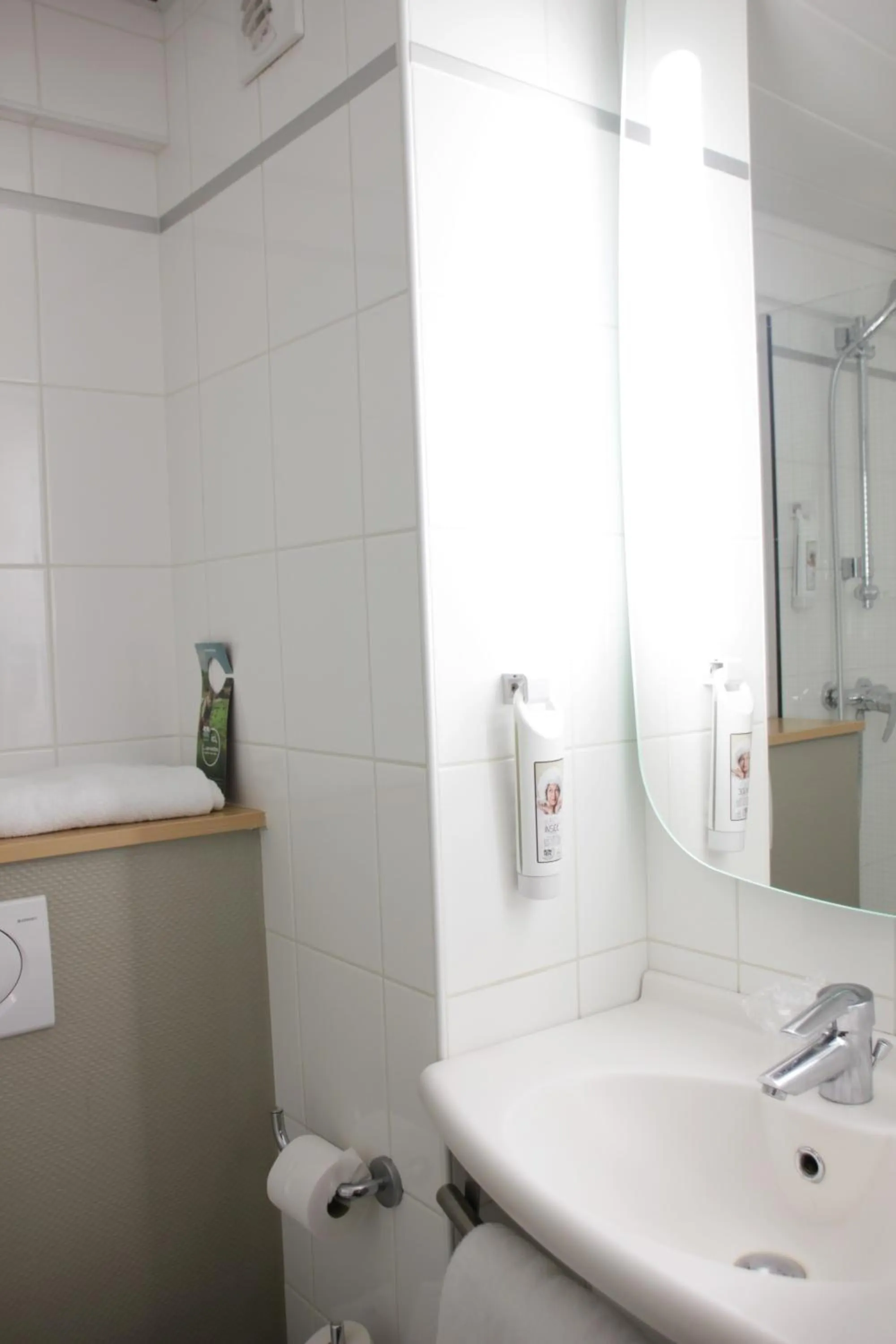 Bathroom in ibis Paris Avenue d'Italie 13ème