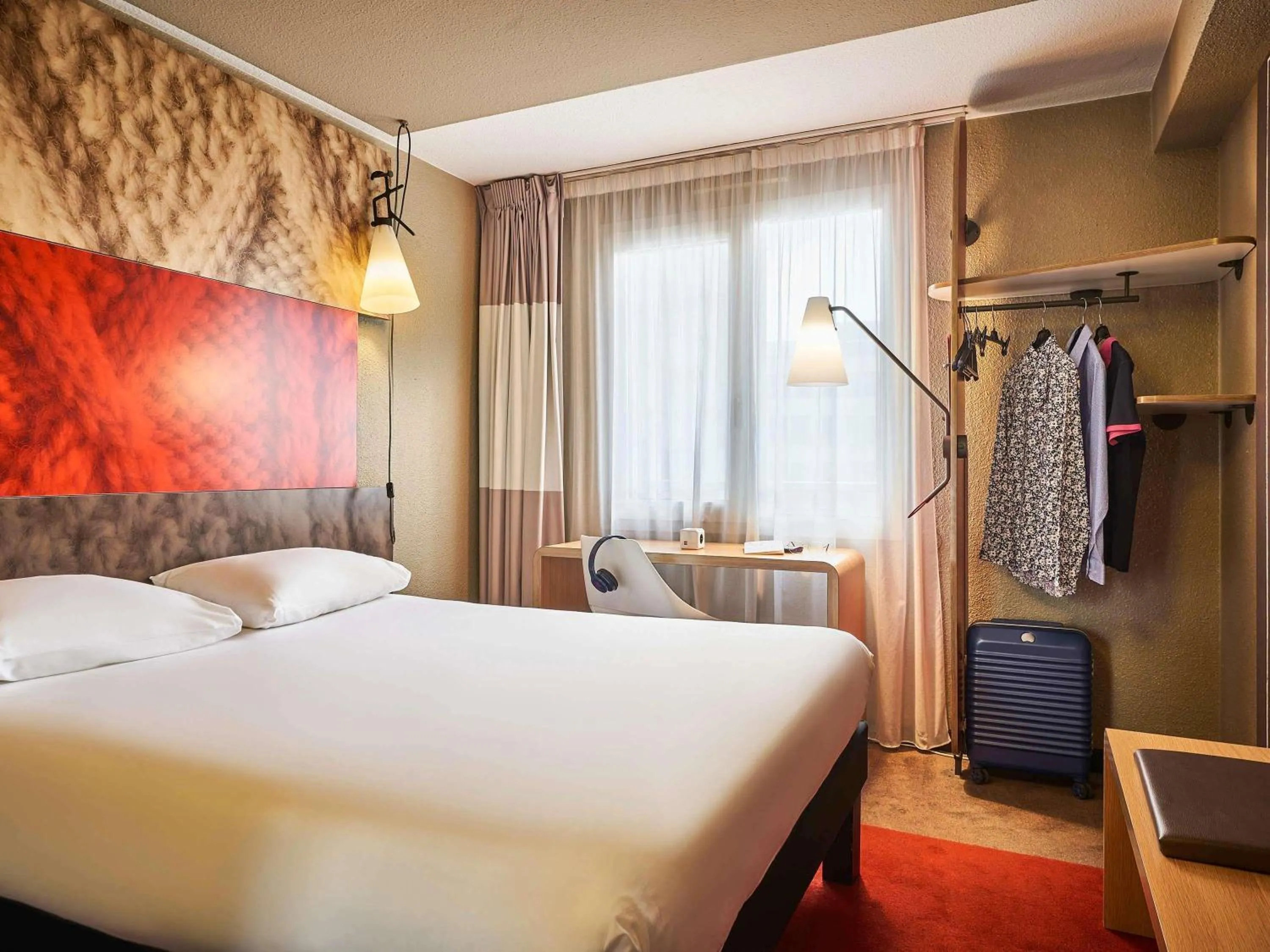 Property building, Bed in ibis Paris Avenue d'Italie 13ème