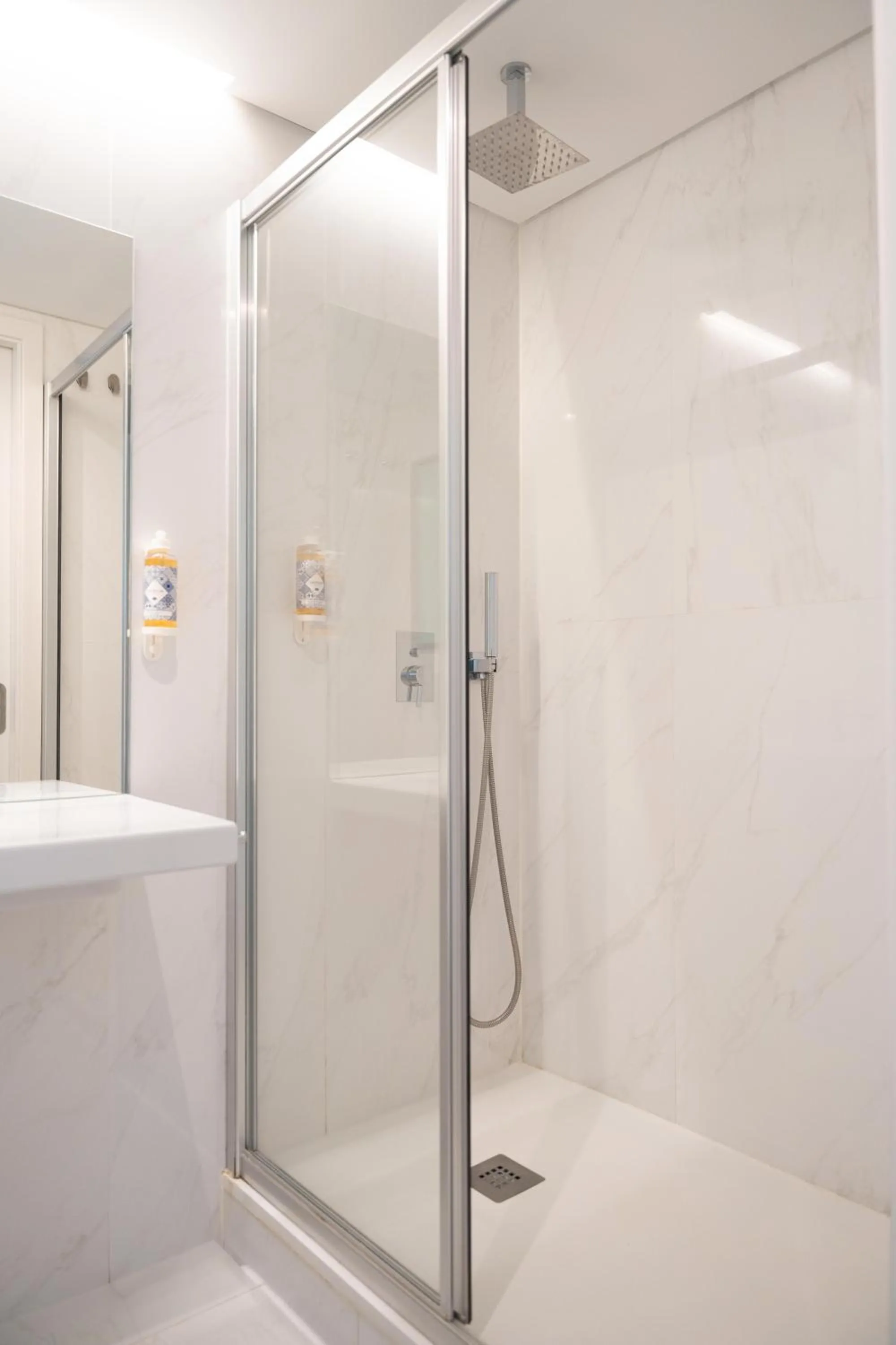 Shower in The Central House Lisbon Baixa