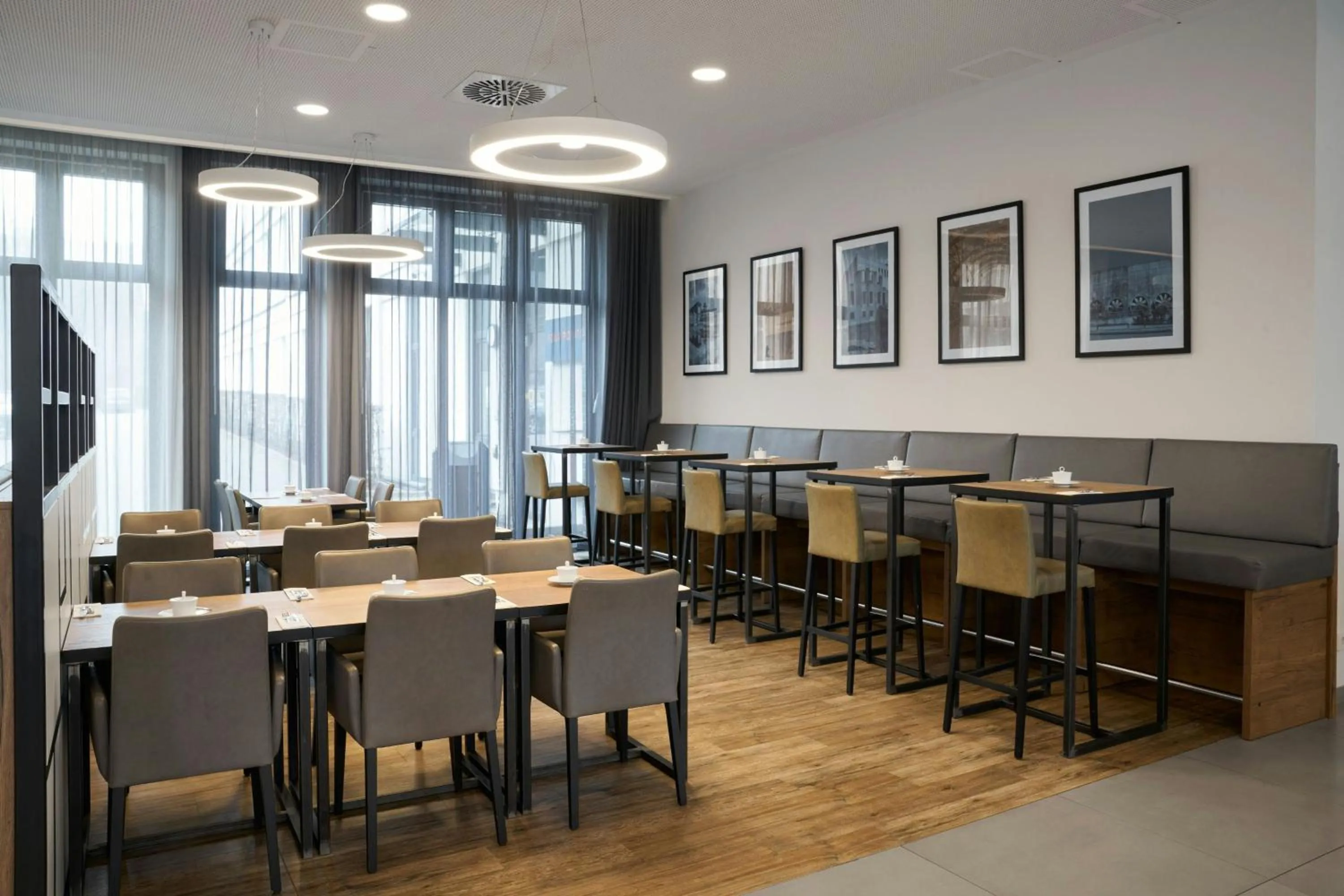 Lounge or bar in Four Points Flex by Sheraton Bochum