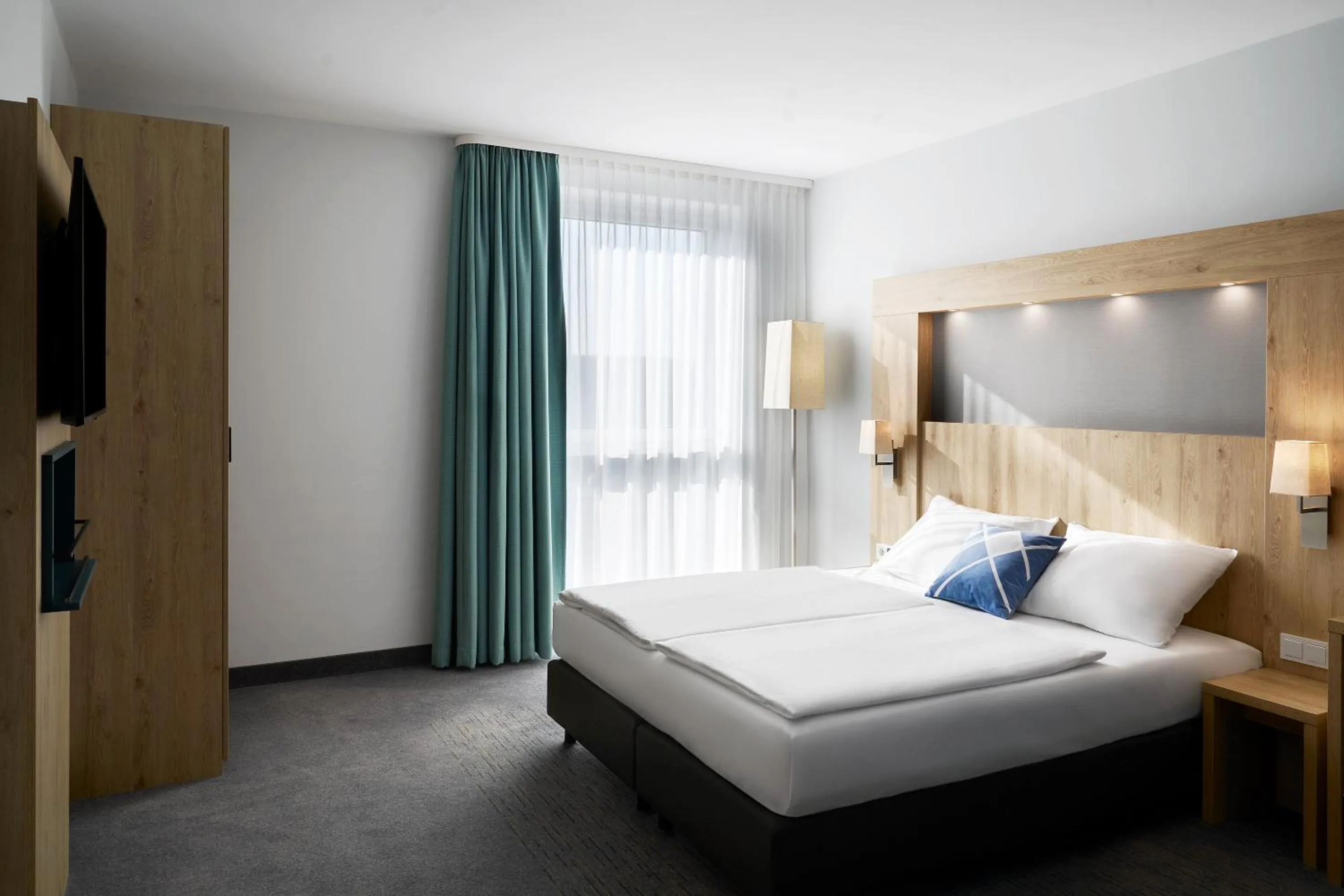Standard King Room with Street View in GHOTEL hotel & living Bochum