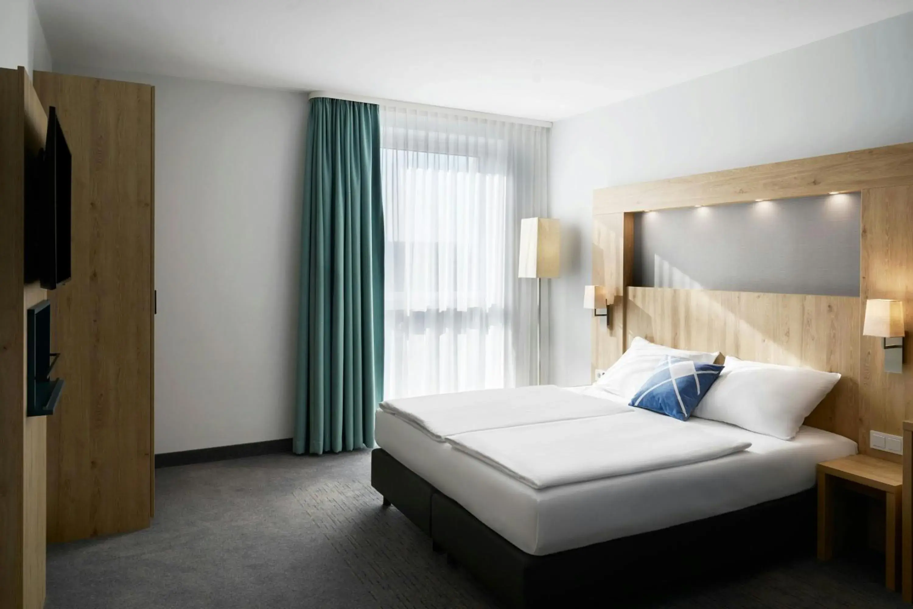 Photo of the whole room, Bed in Four Points Flex by Sheraton Bochum Photo of the whole room, Bed in Four Points Flex by Sheraton Bochum