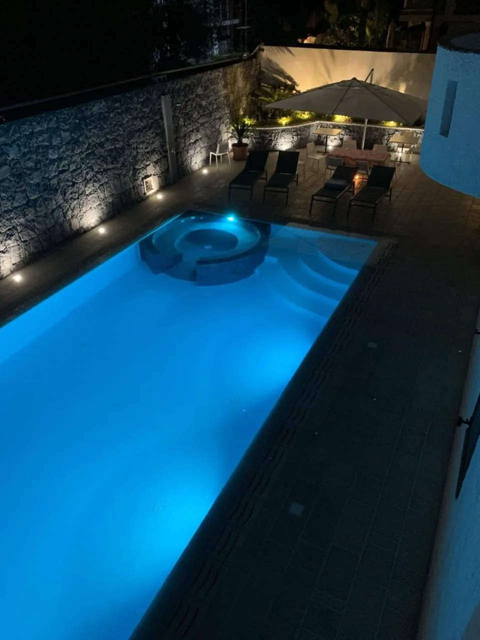 Swimming pool in Marty Luxury B&B