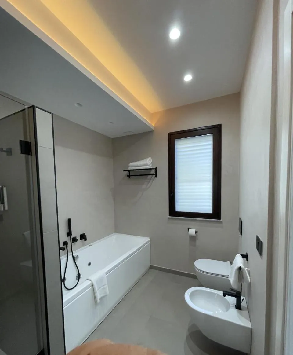 Toilet in Marty Luxury B&B