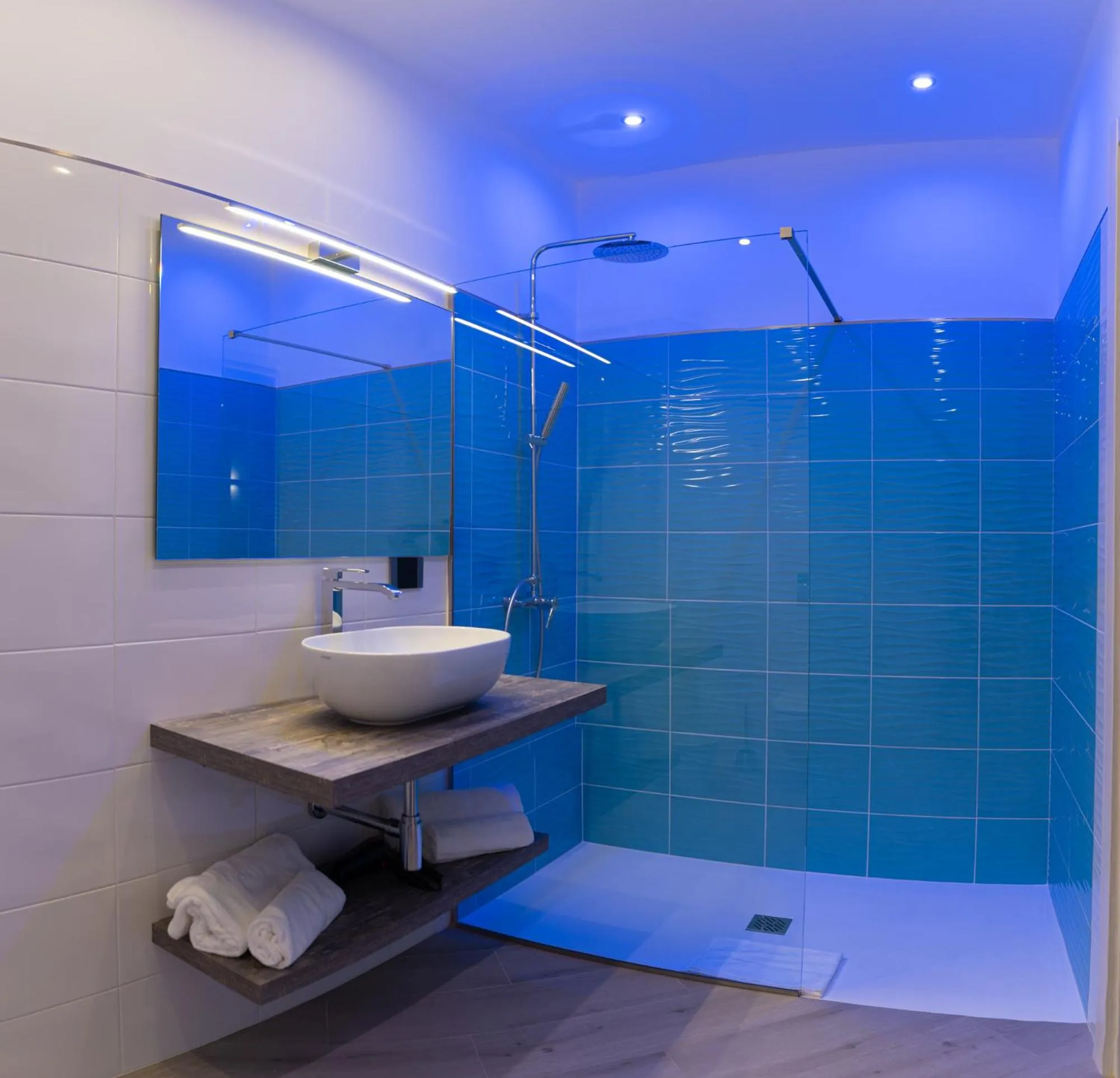 Shower in Marty Luxury B&B