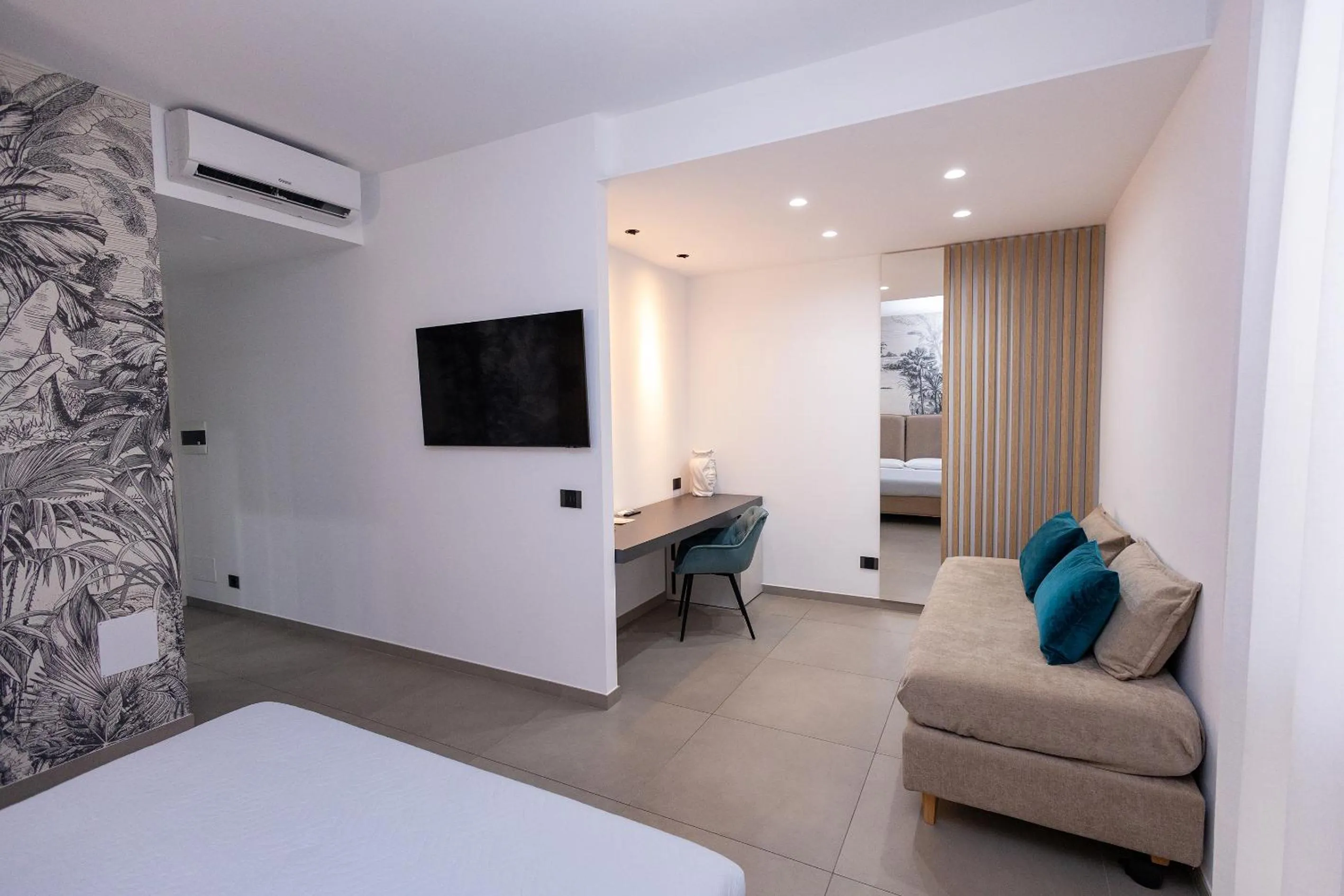 Photo of the whole room, Bed in Marty Luxury B&B