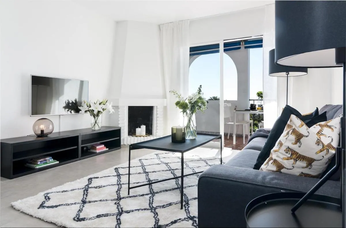 RDM - Stylish Holiday Apartment with Ocean Views