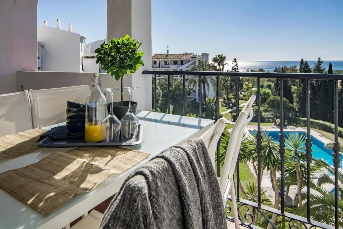 RDM - Stylish Holiday Apartment with Ocean Views