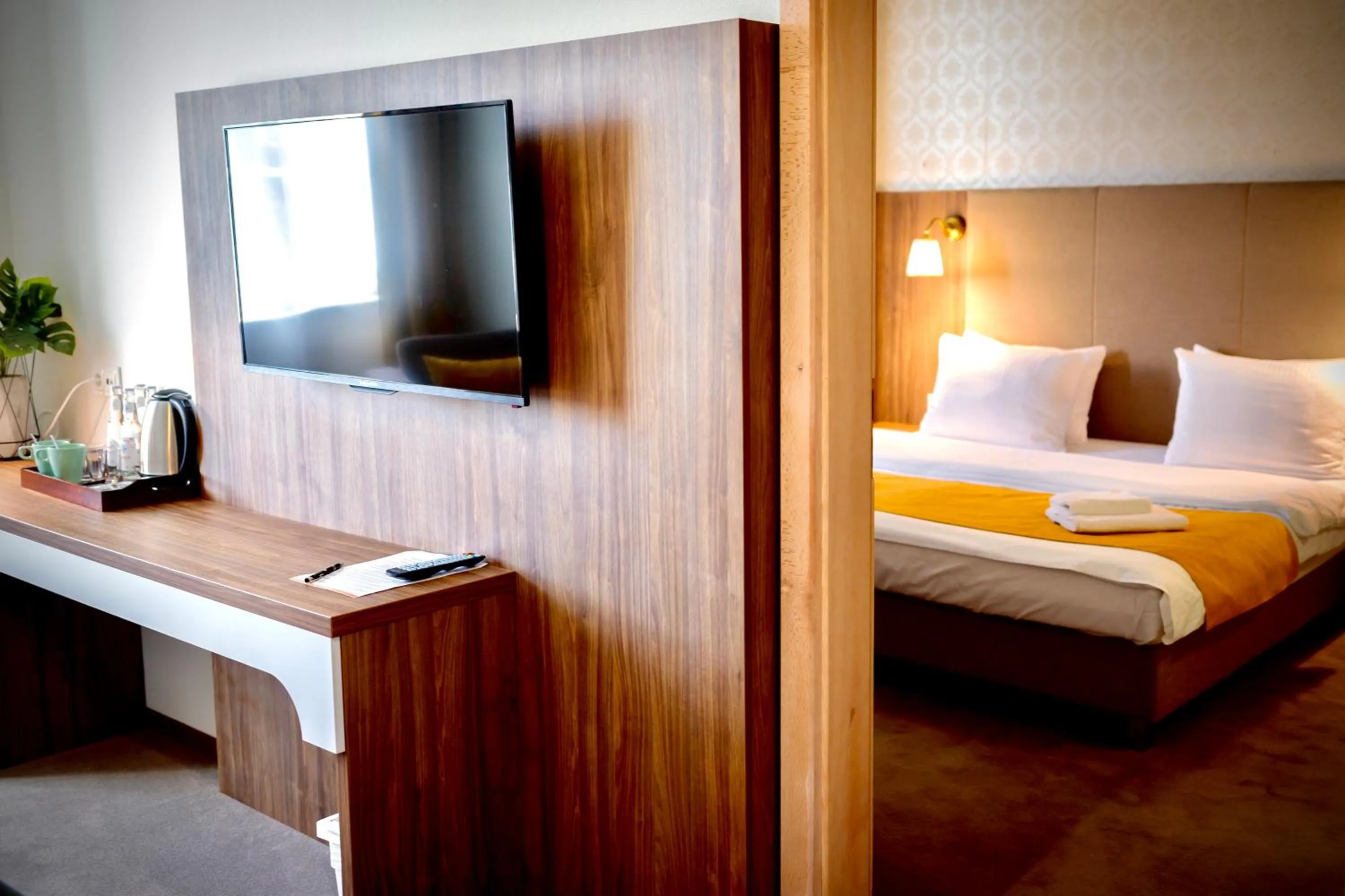 Communal lounge/ TV room, Bed in Hotel Nadodrzański Dwór - Nowa Sól