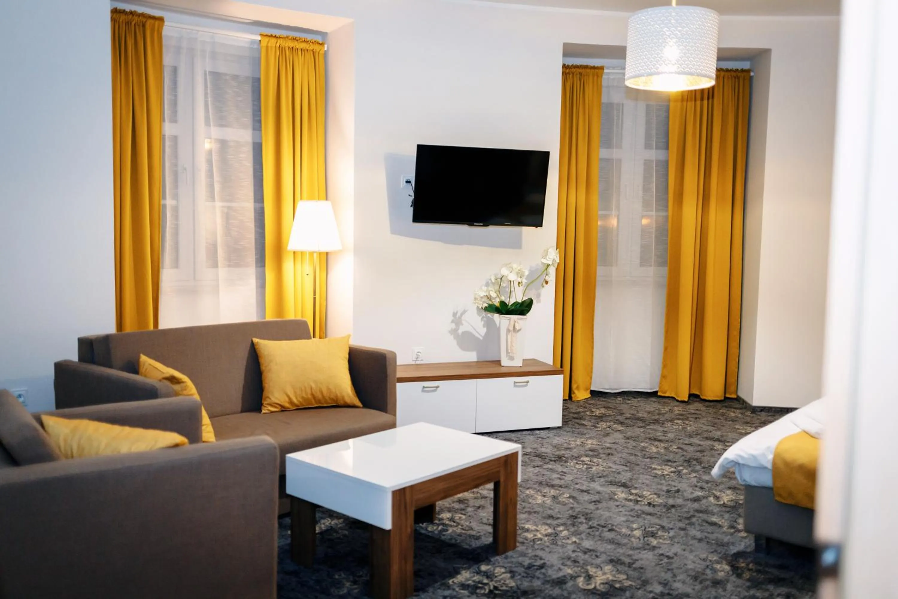 Communal lounge/ TV room in Hotel Nadodrzański Dwór - Nowa Sól