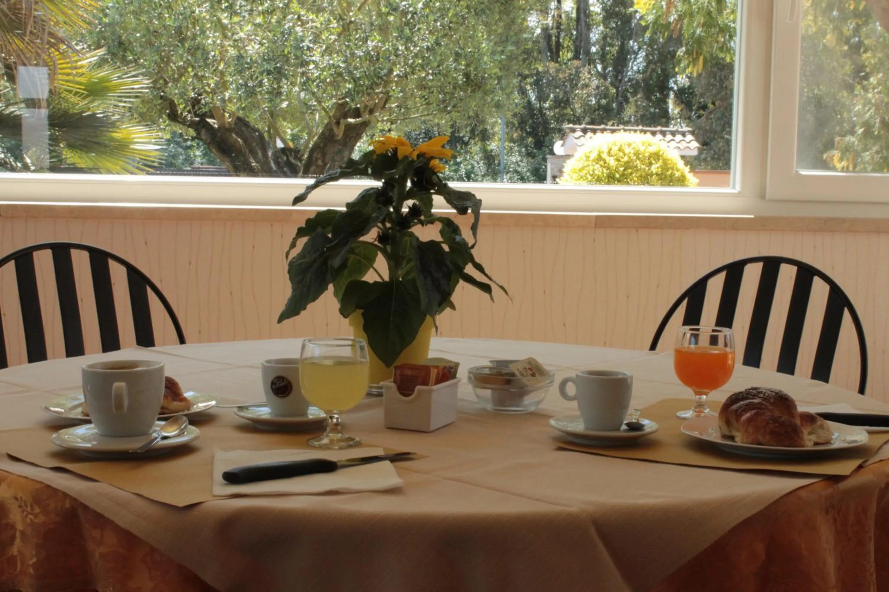 Breakfast in Hotel Villa Aurora