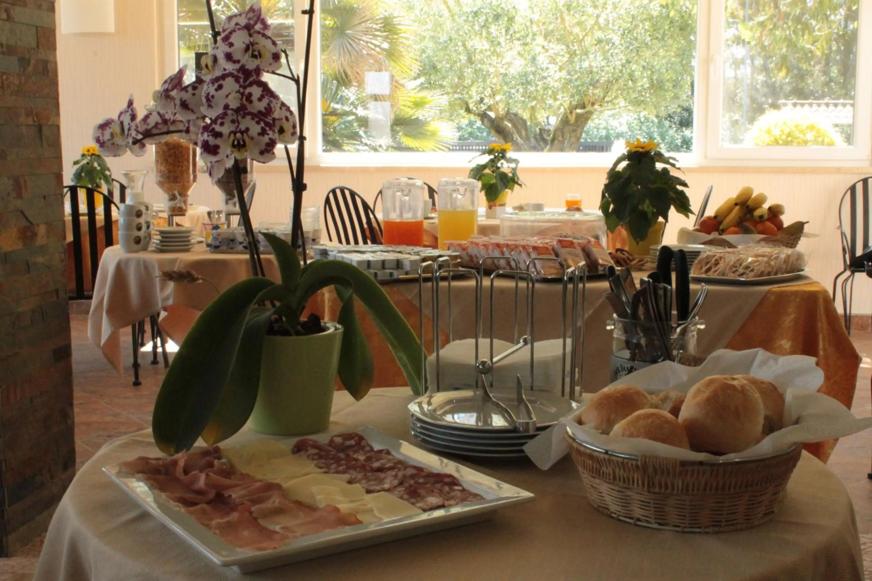 Breakfast in Hotel Villa Aurora