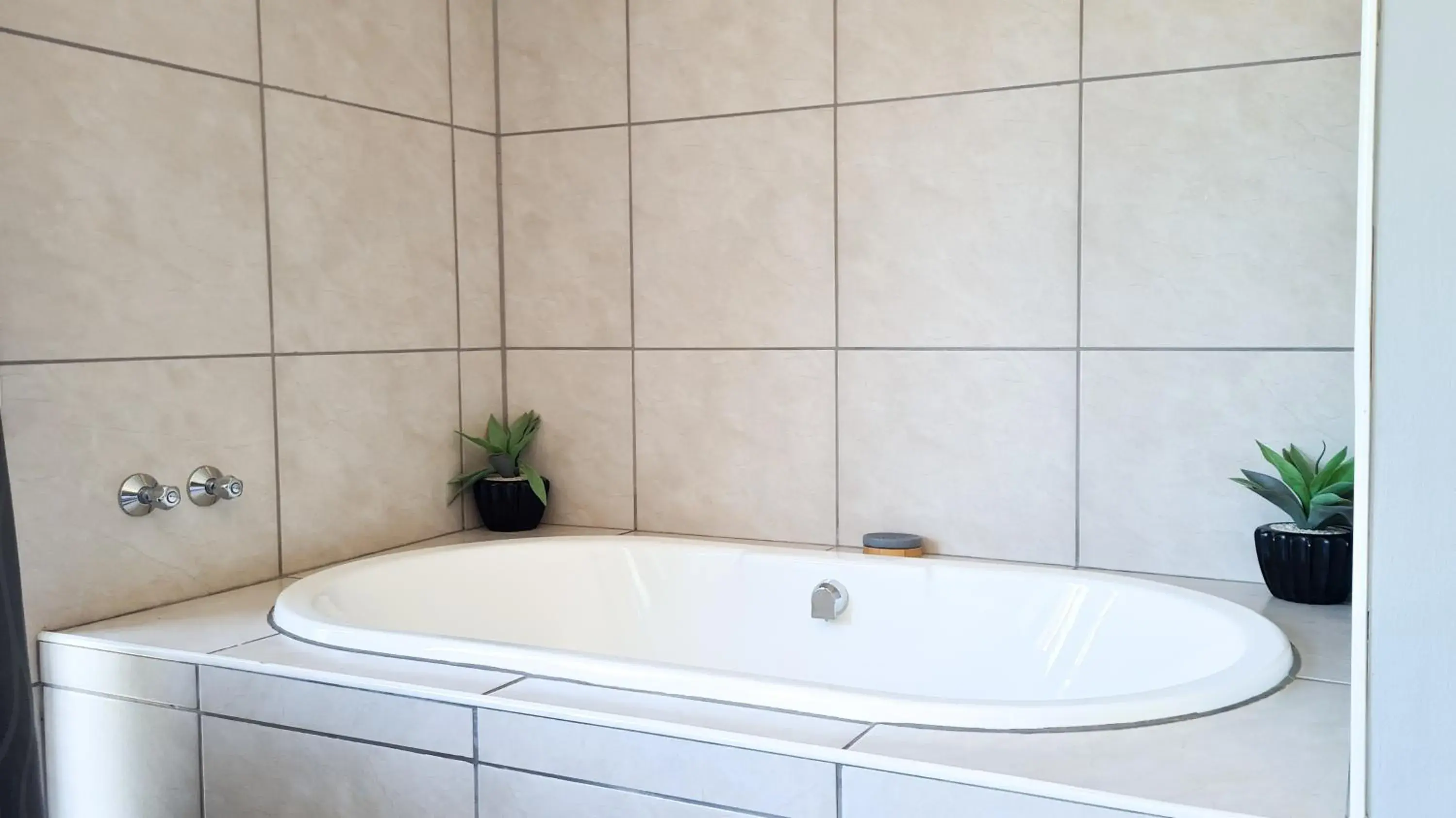 King Room - single occupancy in Lido Living King Room - single occupancy in Lido Living