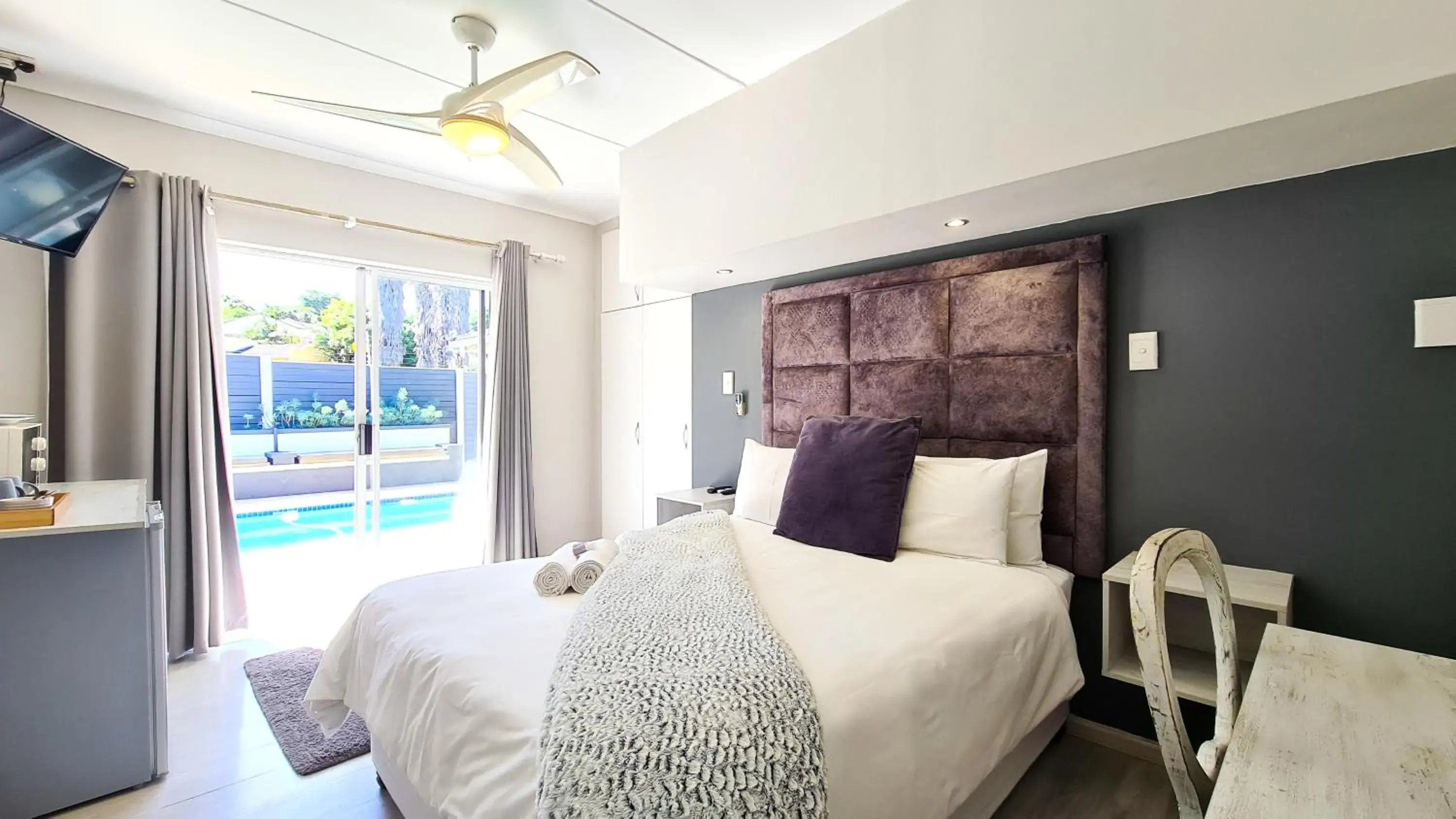 Queen Room with Pool View - single occupancy in Lido Living Queen Room with Pool View - single occupancy in Lido Living