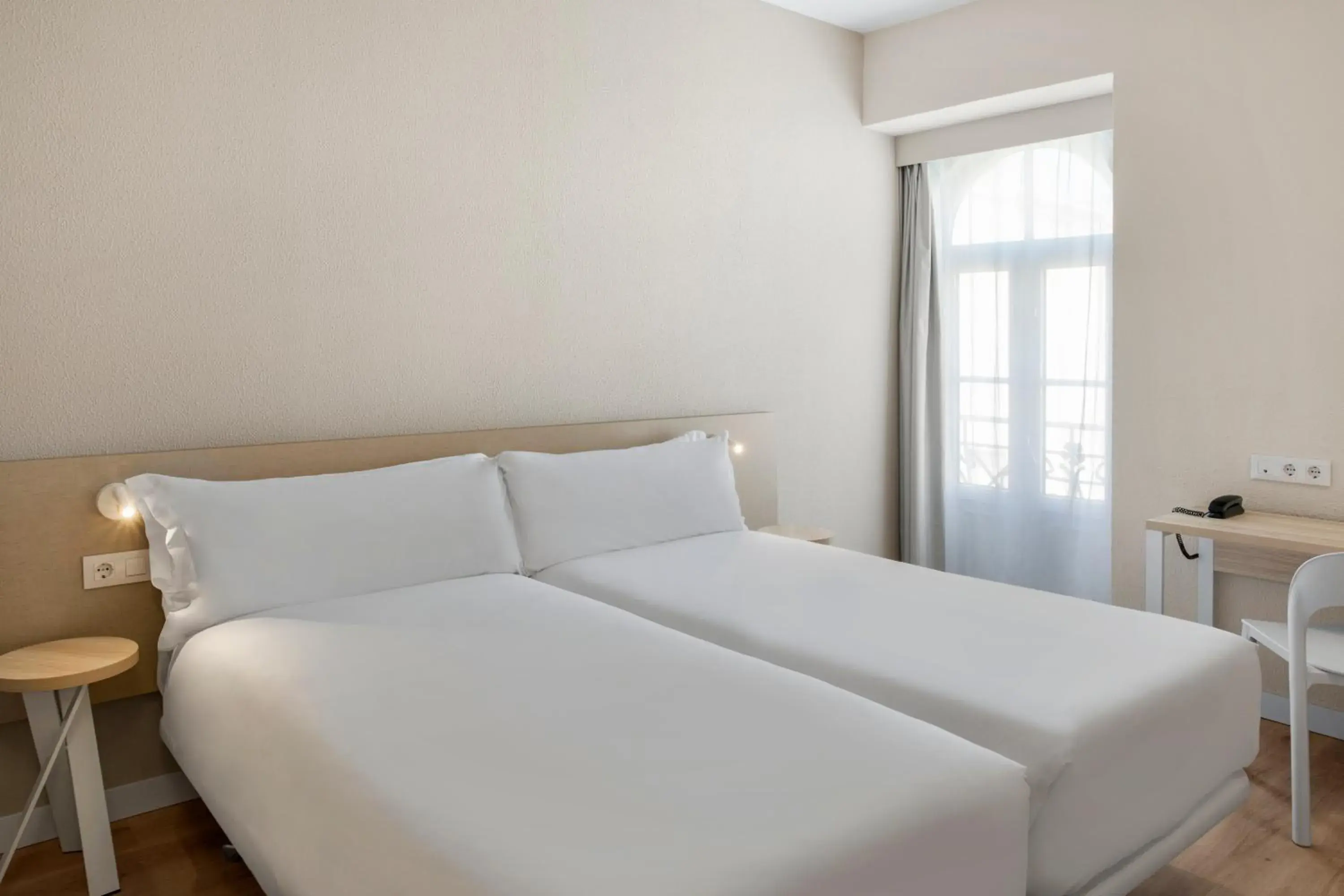 Standard Twin Room in Hotel ibis Figueira Da Foz Standard Twin Room in Hotel ibis Figueira Da Foz