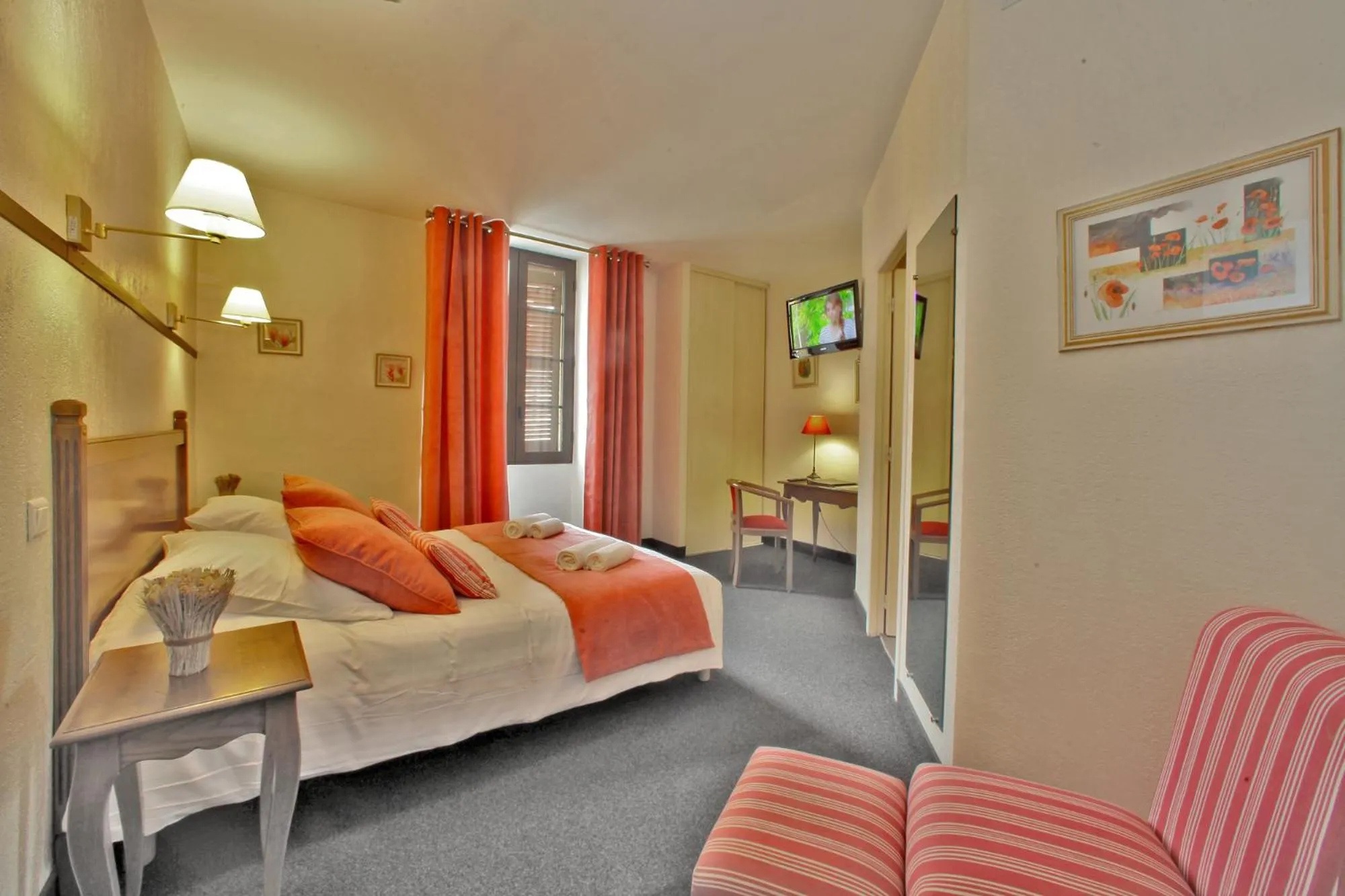 Bed in Hôtel Le Madrigal