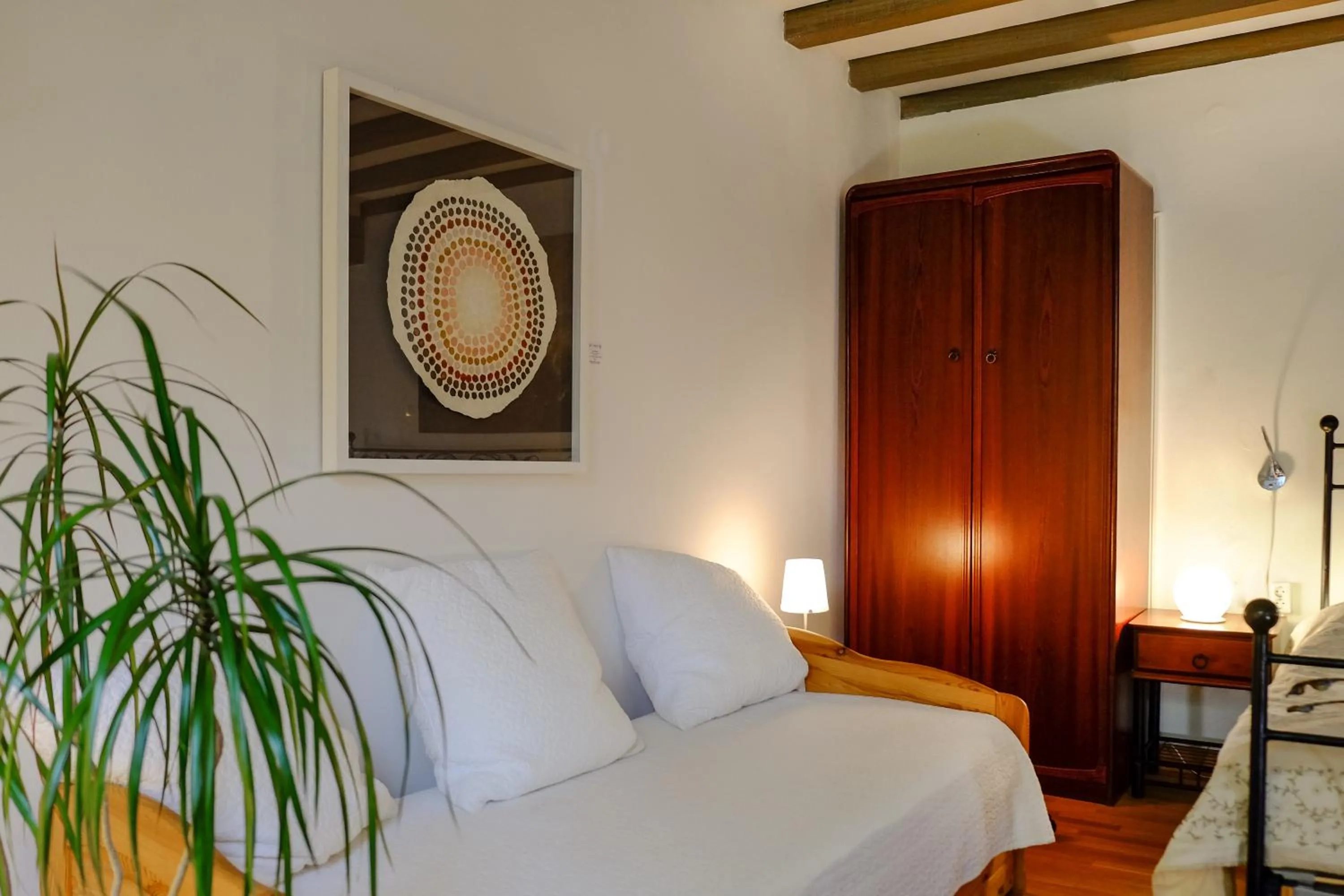 Photo of the whole room, Bed in Rhein River Guesthouse - direkt am Rhein