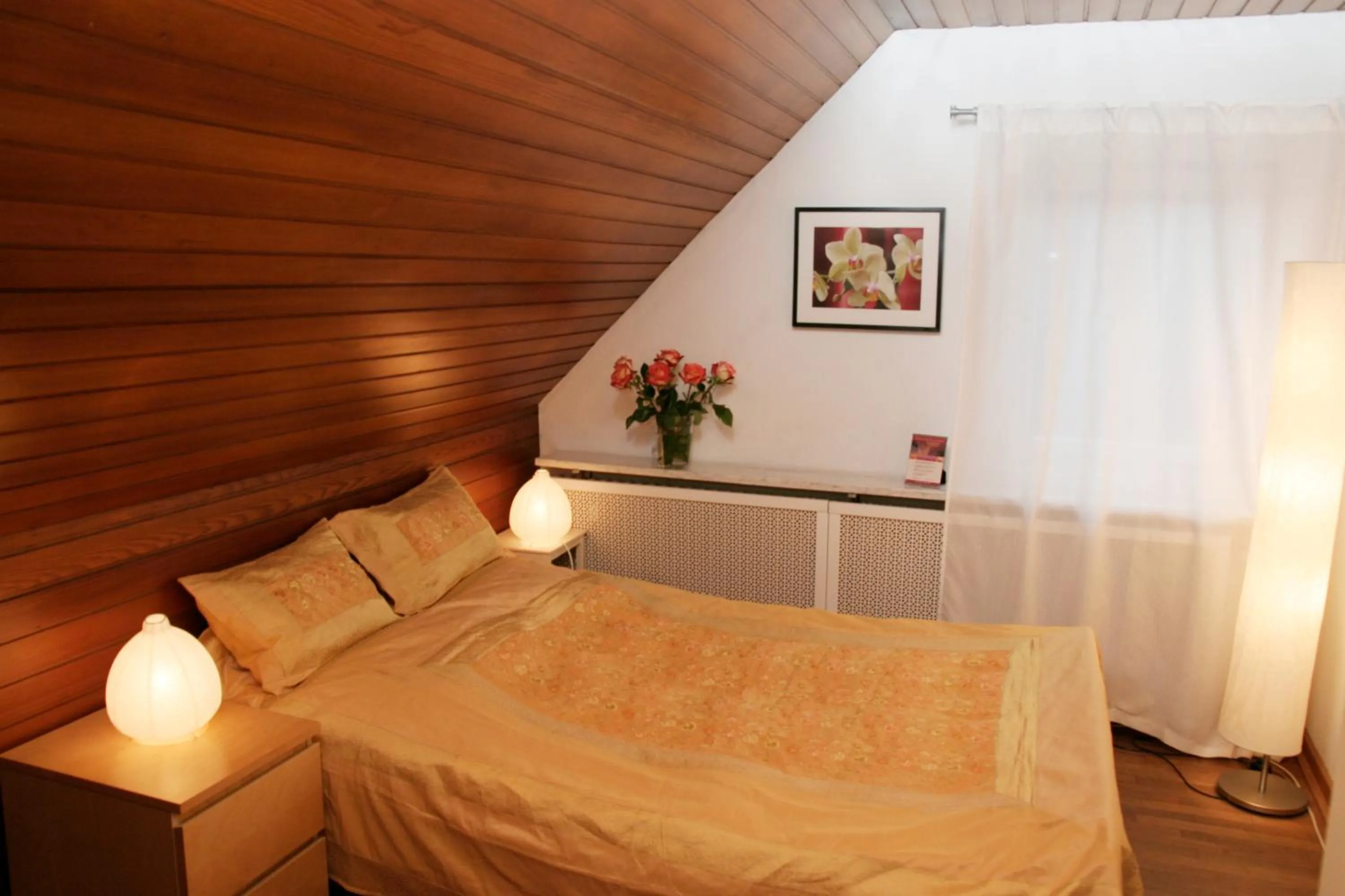 Photo of the whole room, Bed in Rhein River Guesthouse - direkt am Rhein