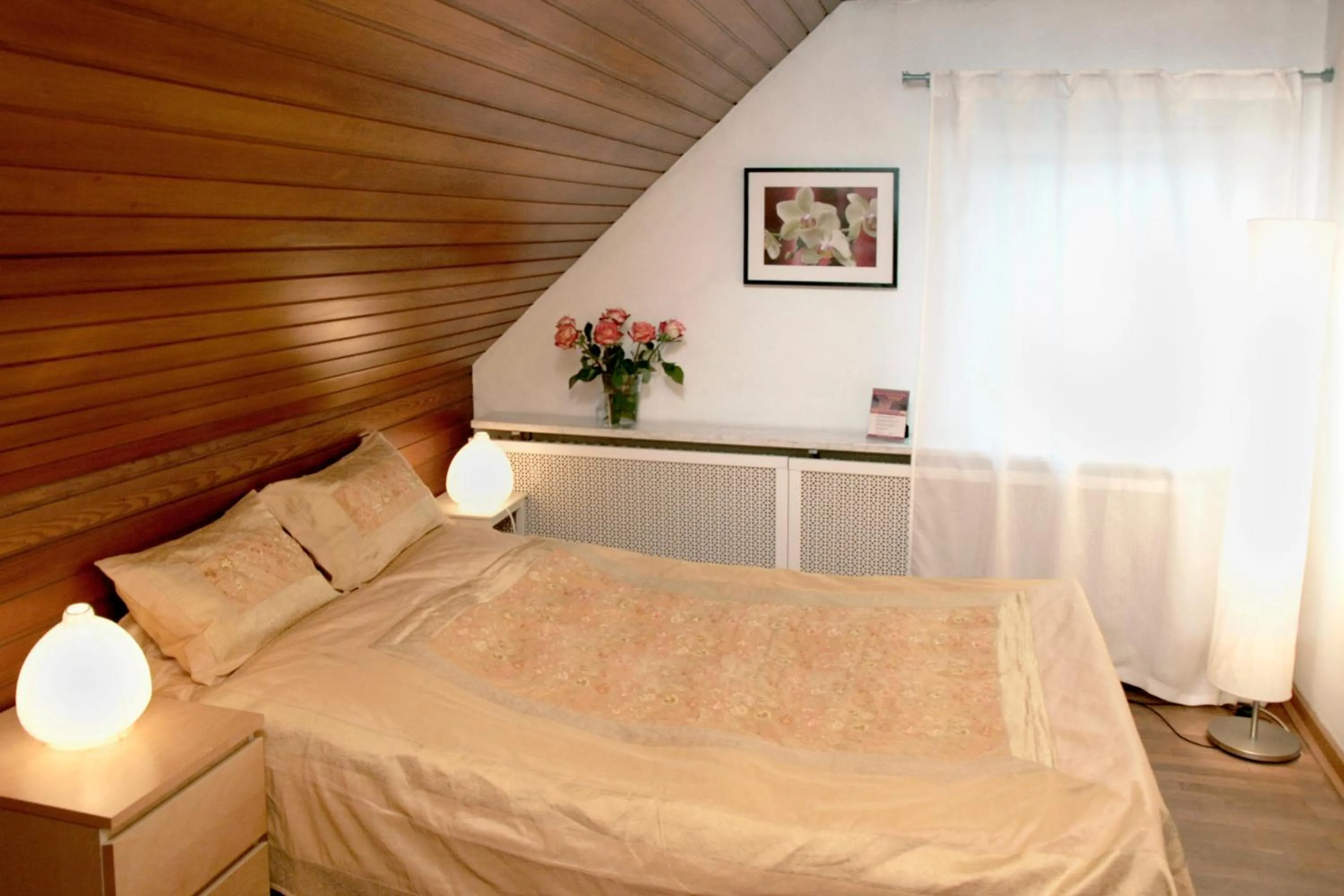 Bedroom, Bed in Rhein River Guesthouse - direkt am Rhein