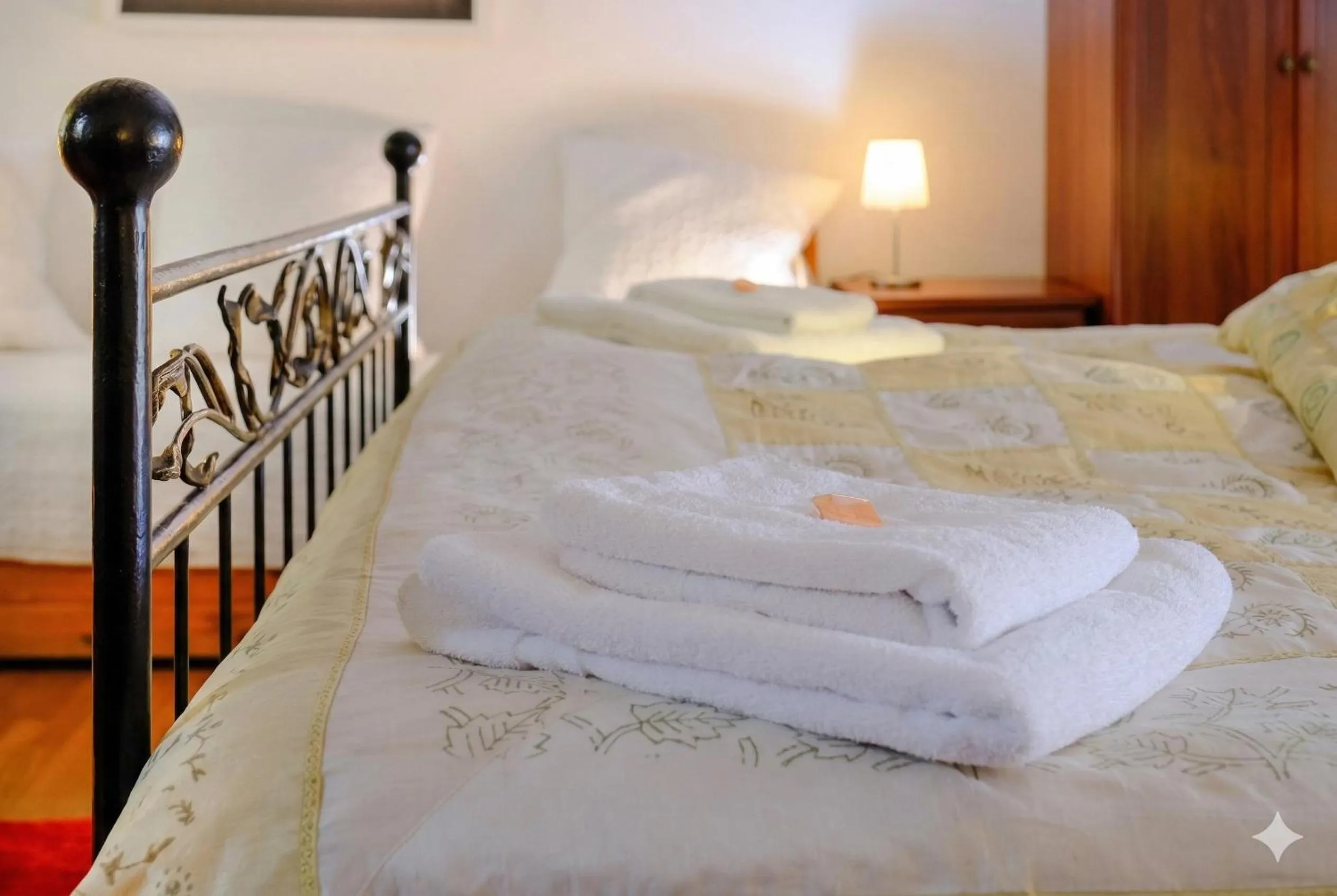 Bed in Rhein River Guesthouse - direkt am Rhein