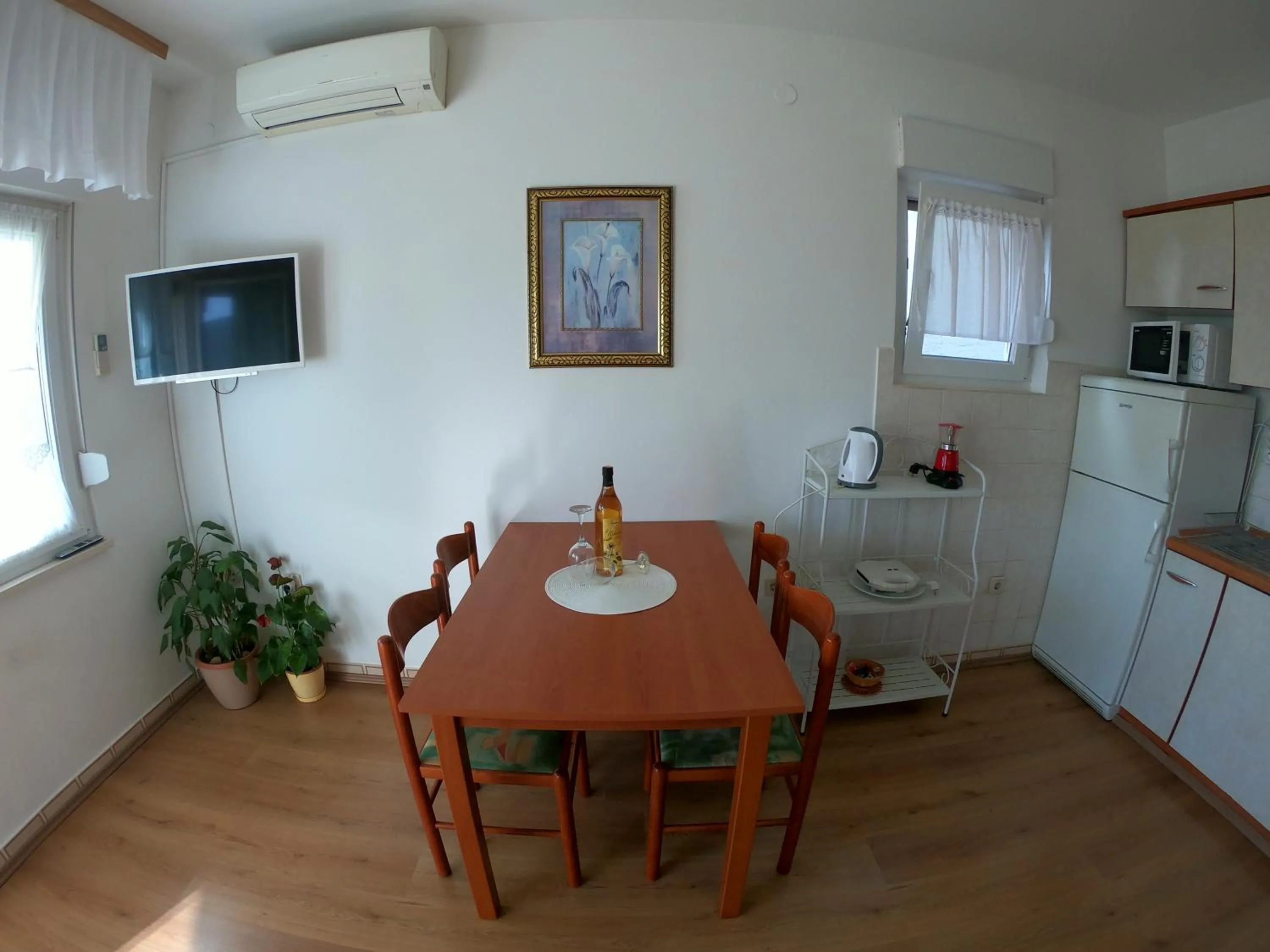 Dining area in Apartments Mima