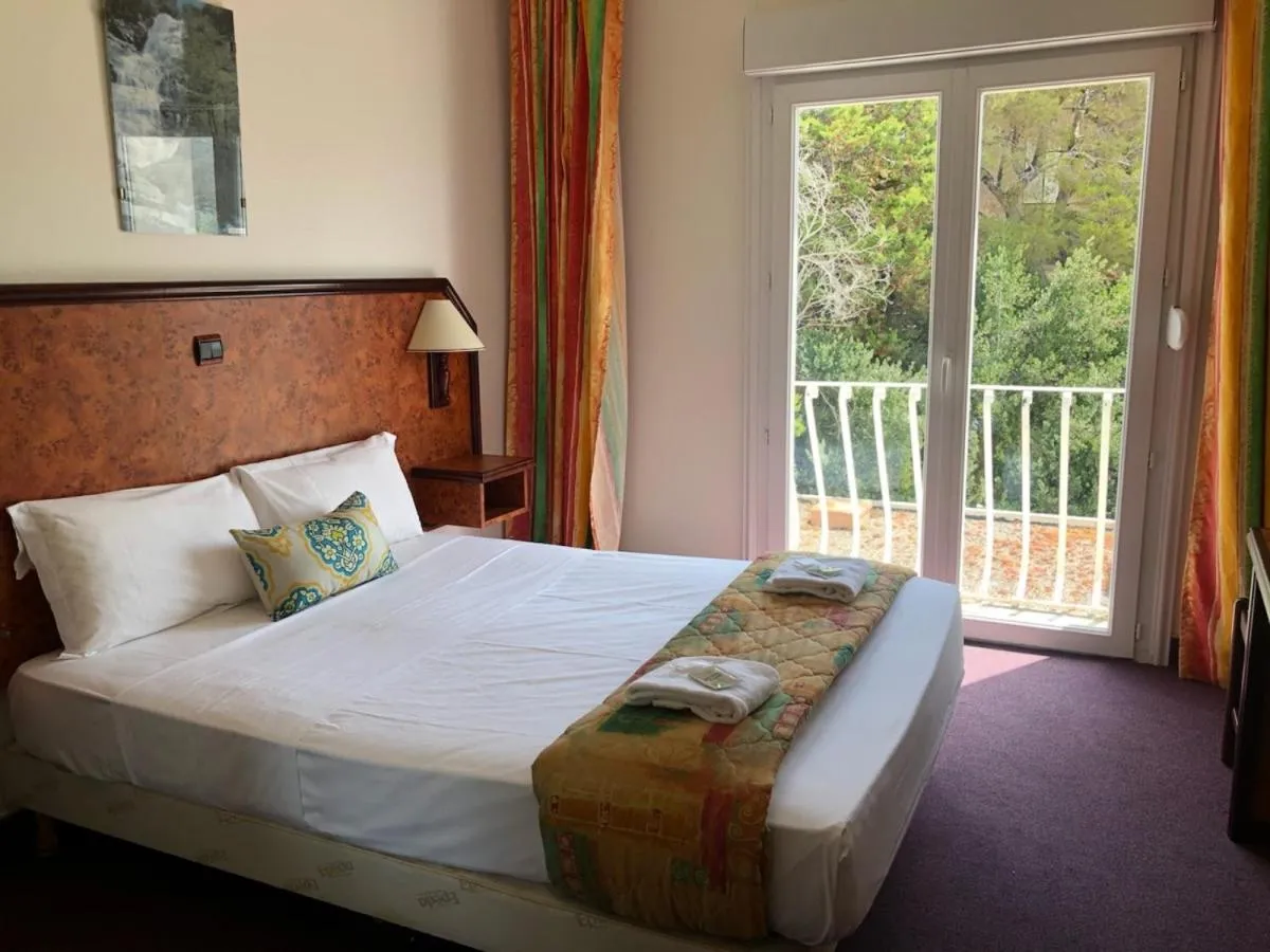 Bed in Hotel Madame Mere