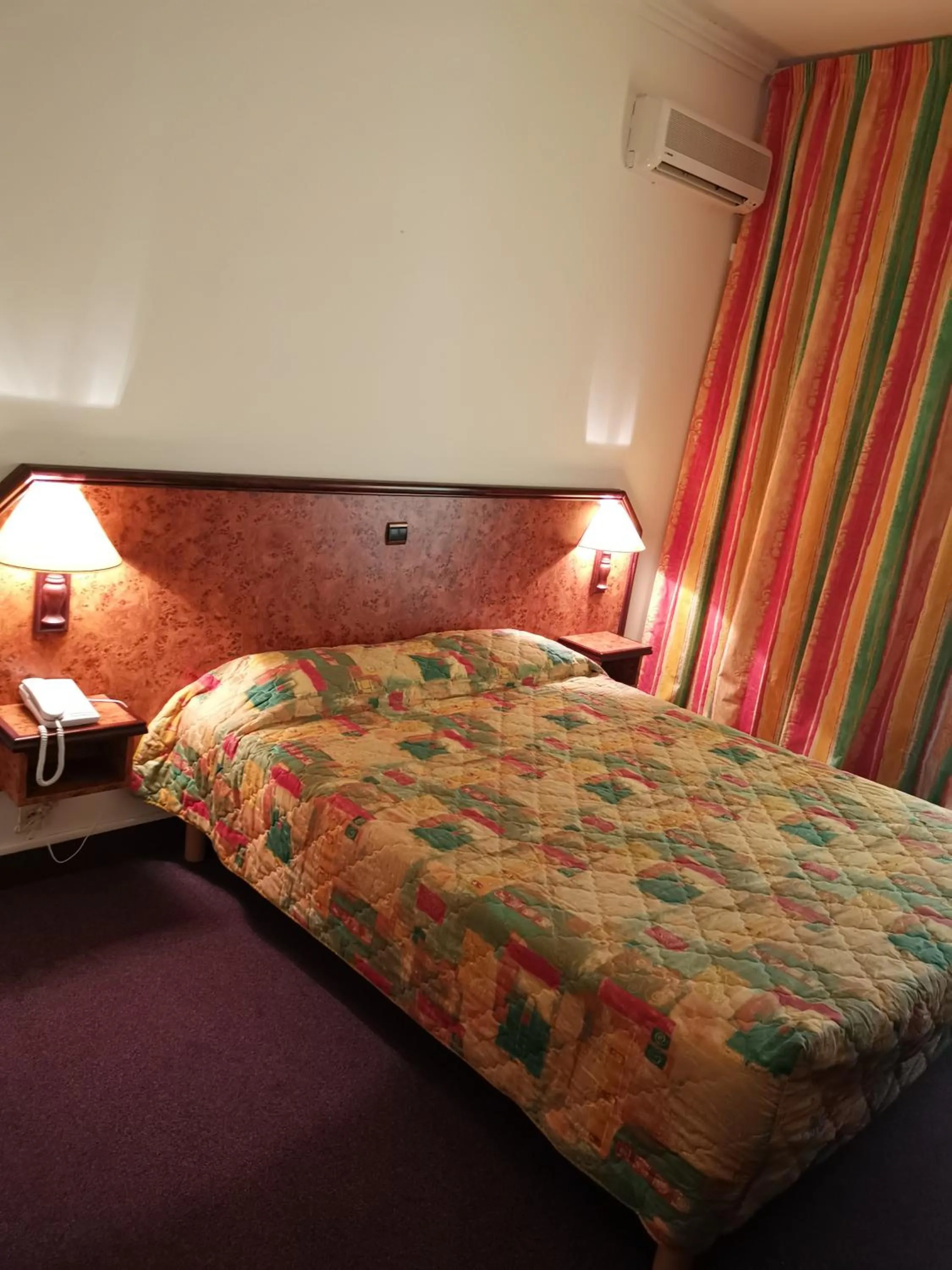 Bed in Hotel Madame Mere