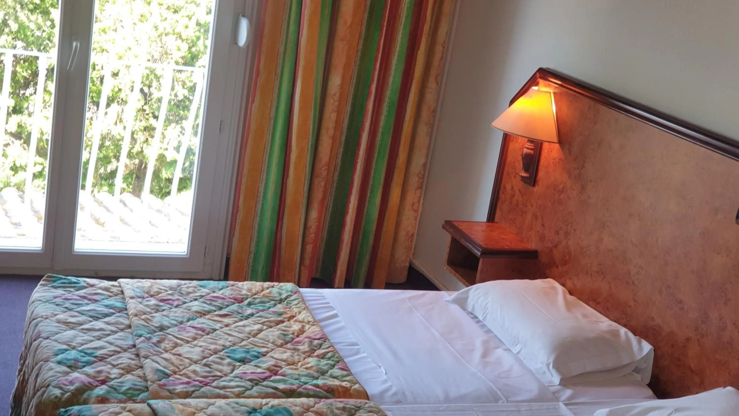 Bed in Hotel Madame Mere