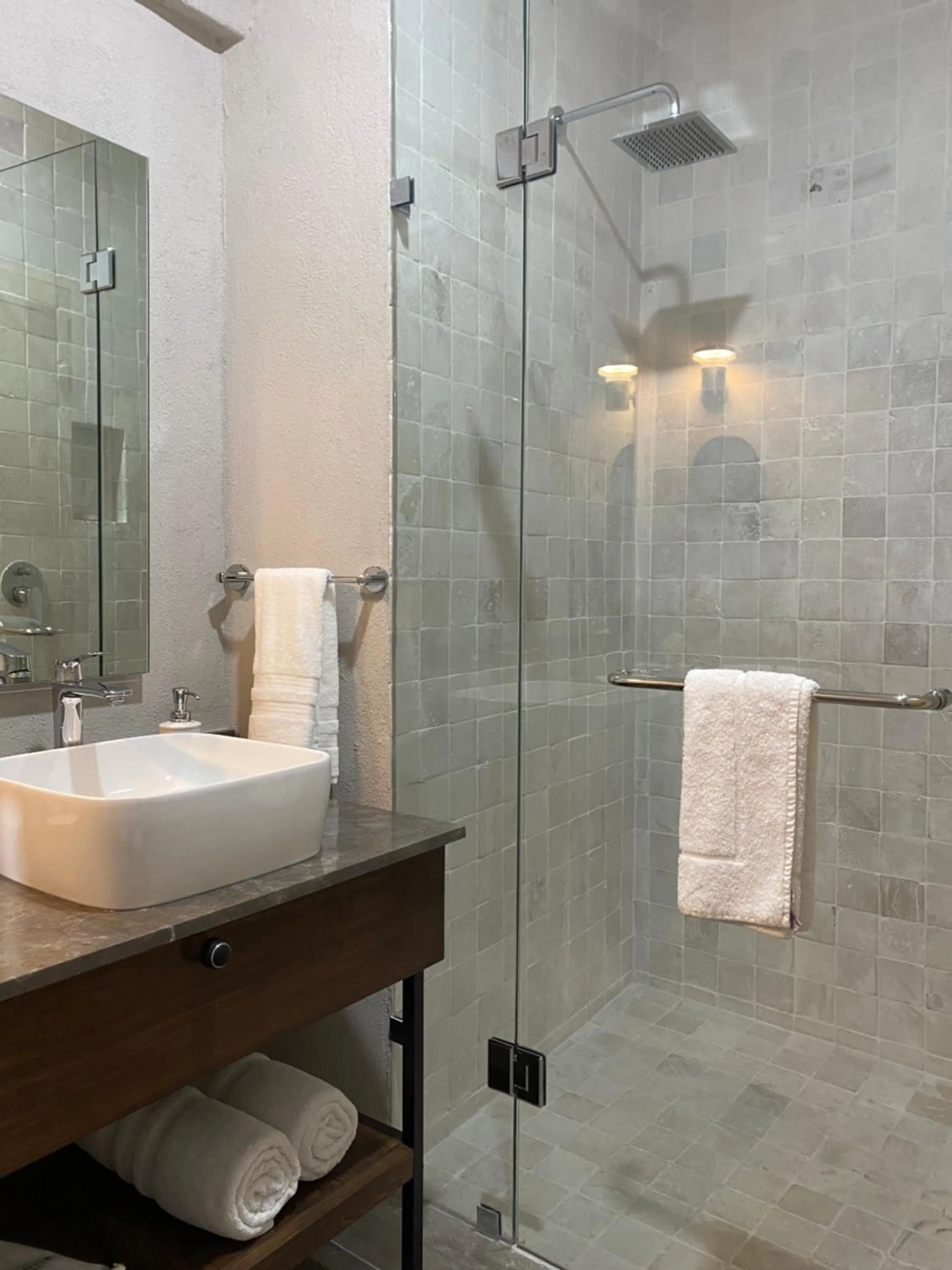 Bathroom in Hotel Casa Once