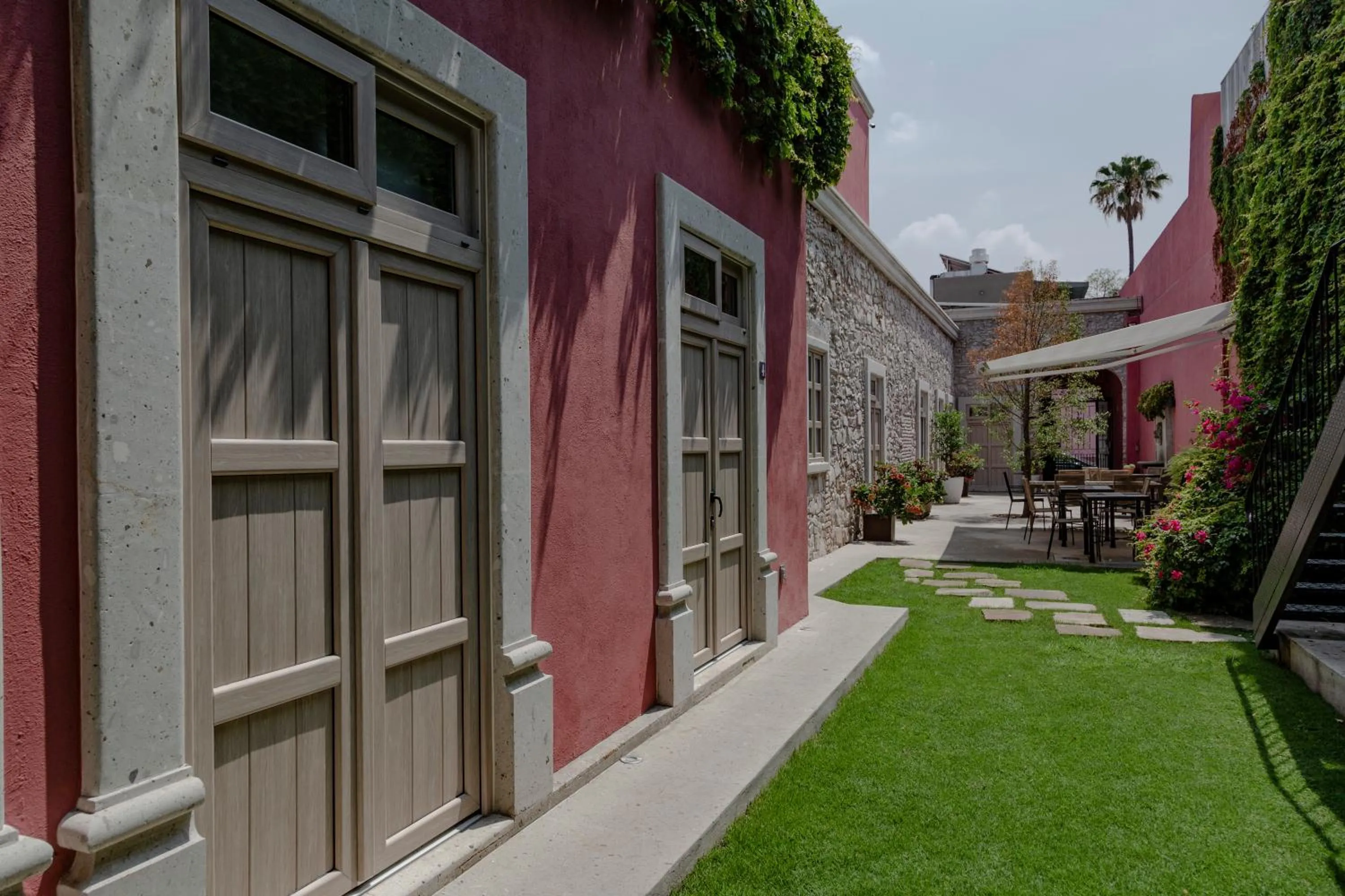 Property building in Hotel Casa Once