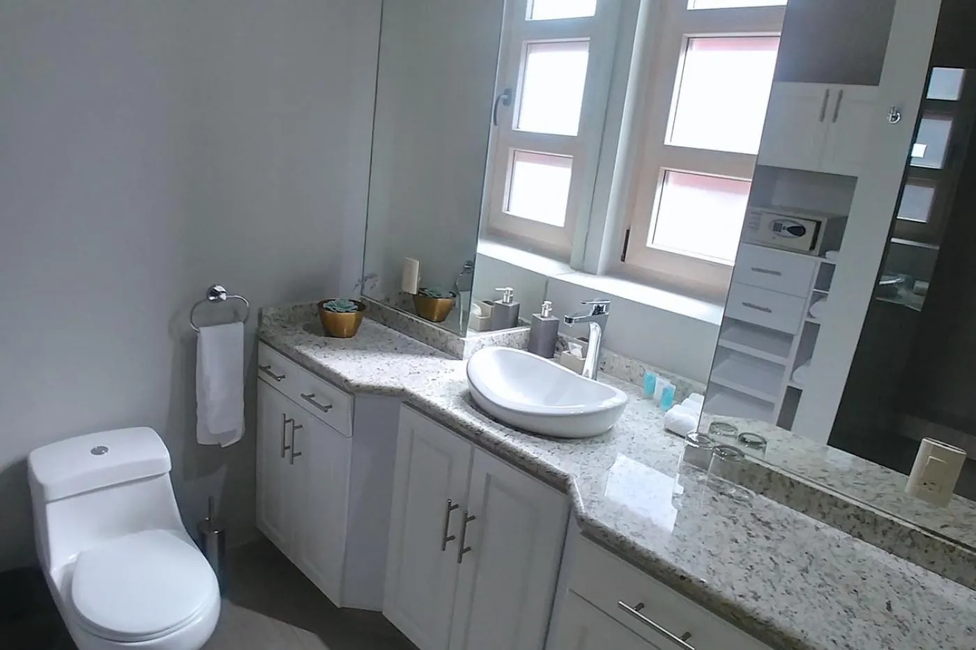 Toilet in Hotel Casa Once