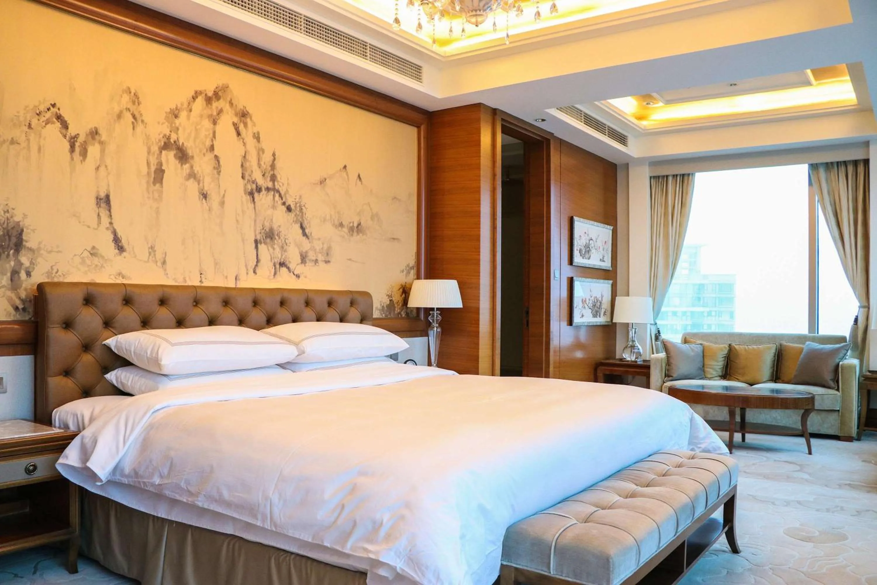 Photo of the whole room, Bed in Shangri-La Yangzhou