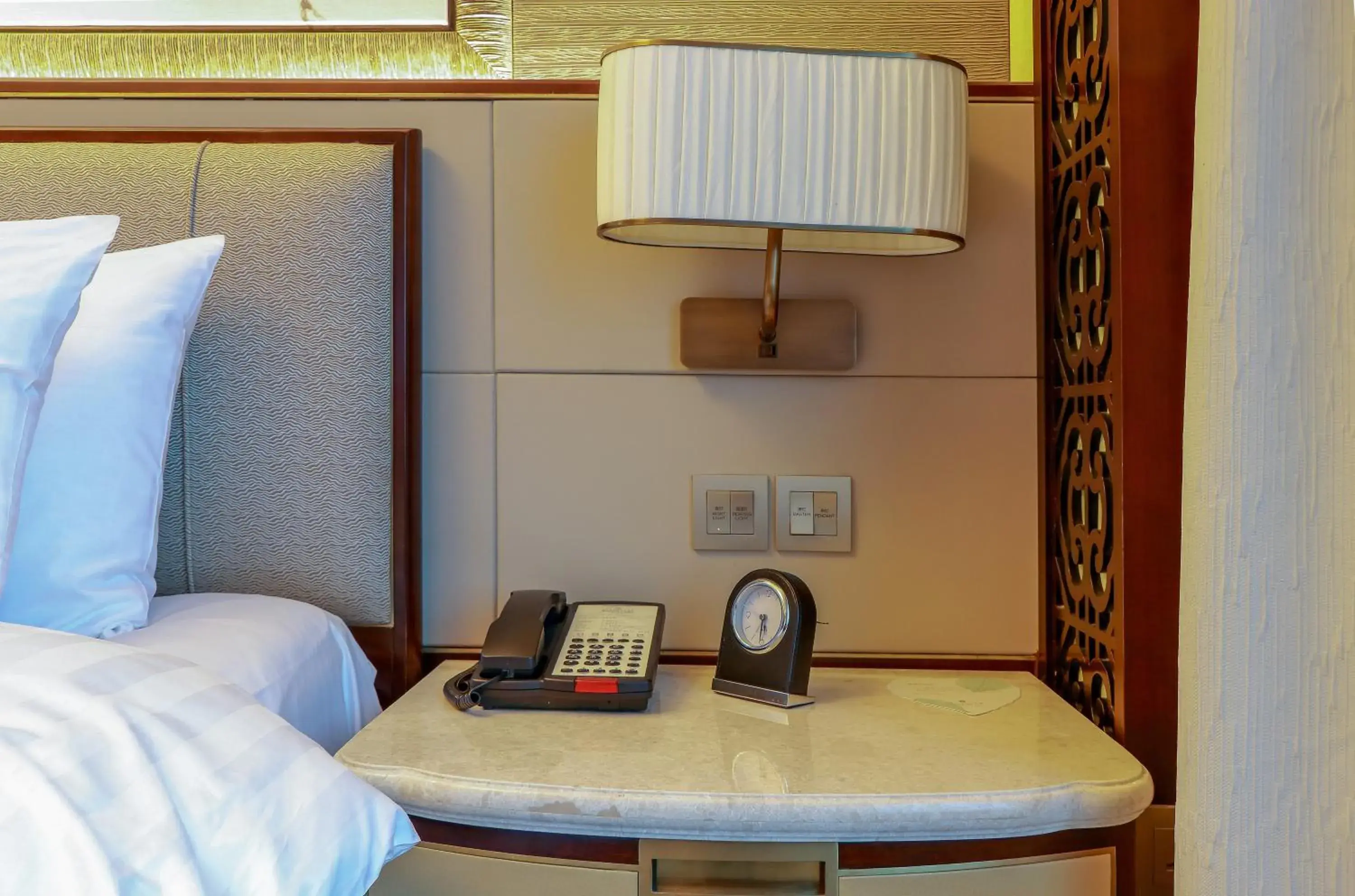 Photo of the whole room, Bed in Shangri-La Yangzhou Photo of the whole room, Bed in Shangri-La Yangzhou