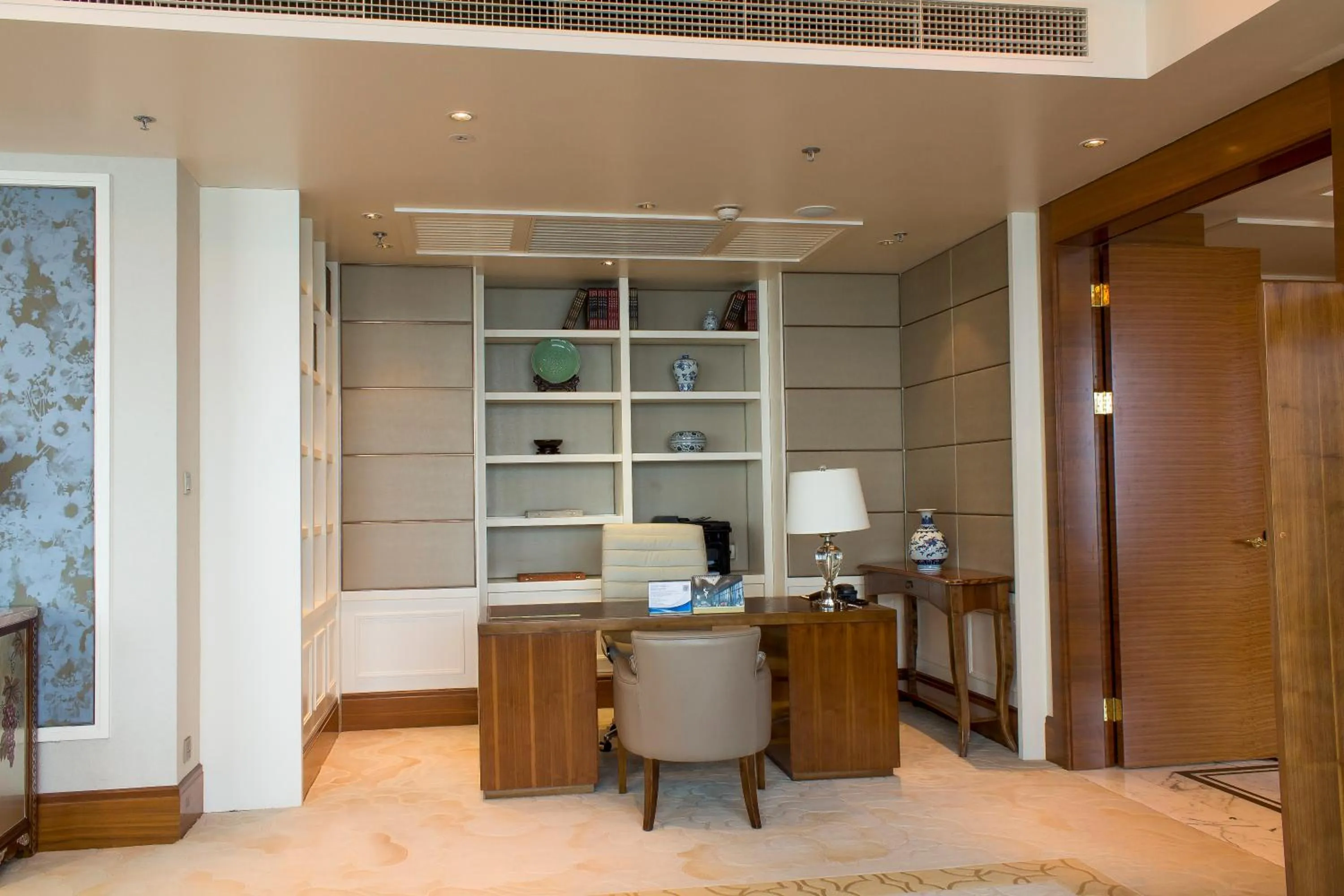 Photo of the whole room in Shangri-La Yangzhou