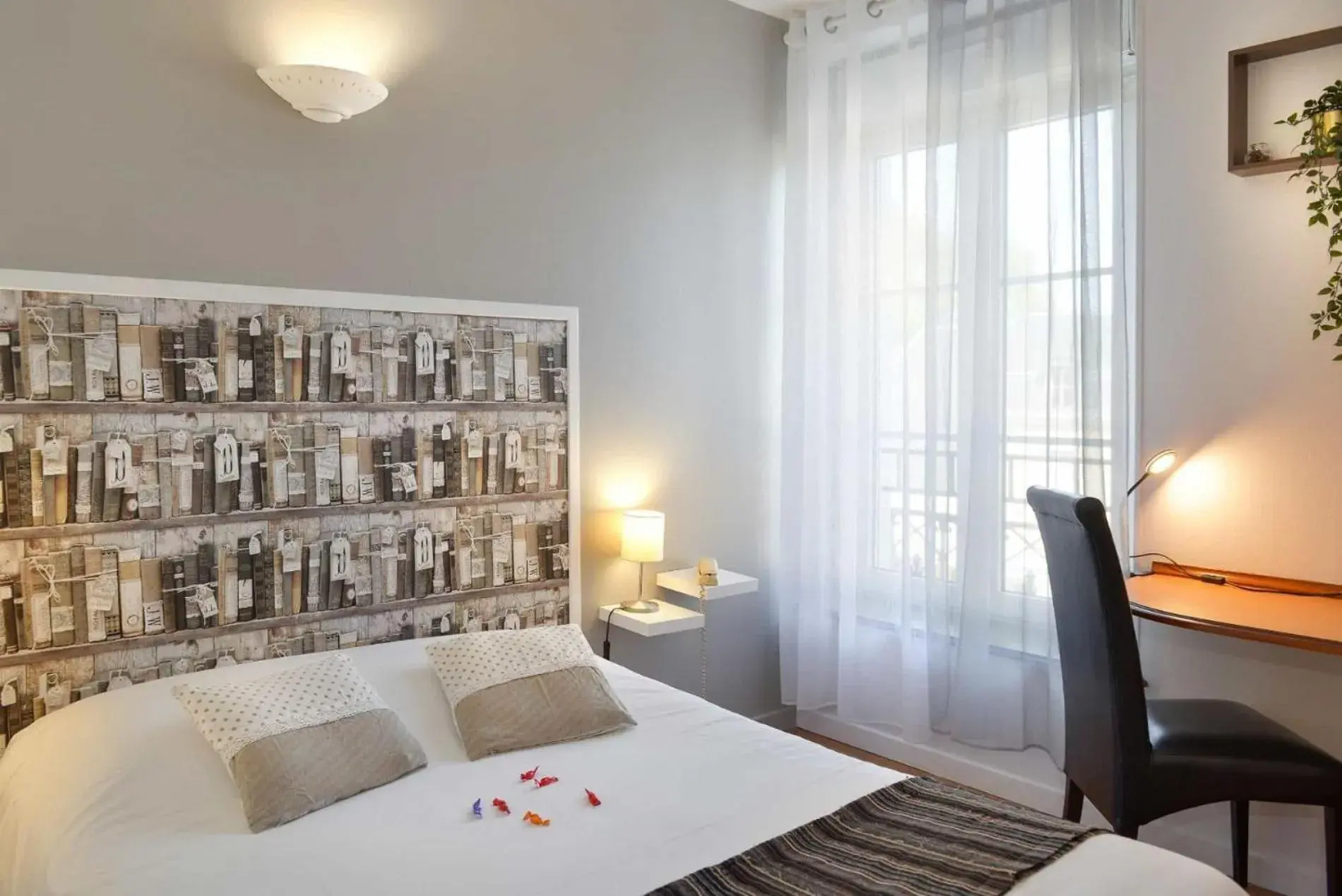 Logis - Hôtel Restaurant l'Ecu de France Logis - Hôtel Restaurant l'Ecu de France