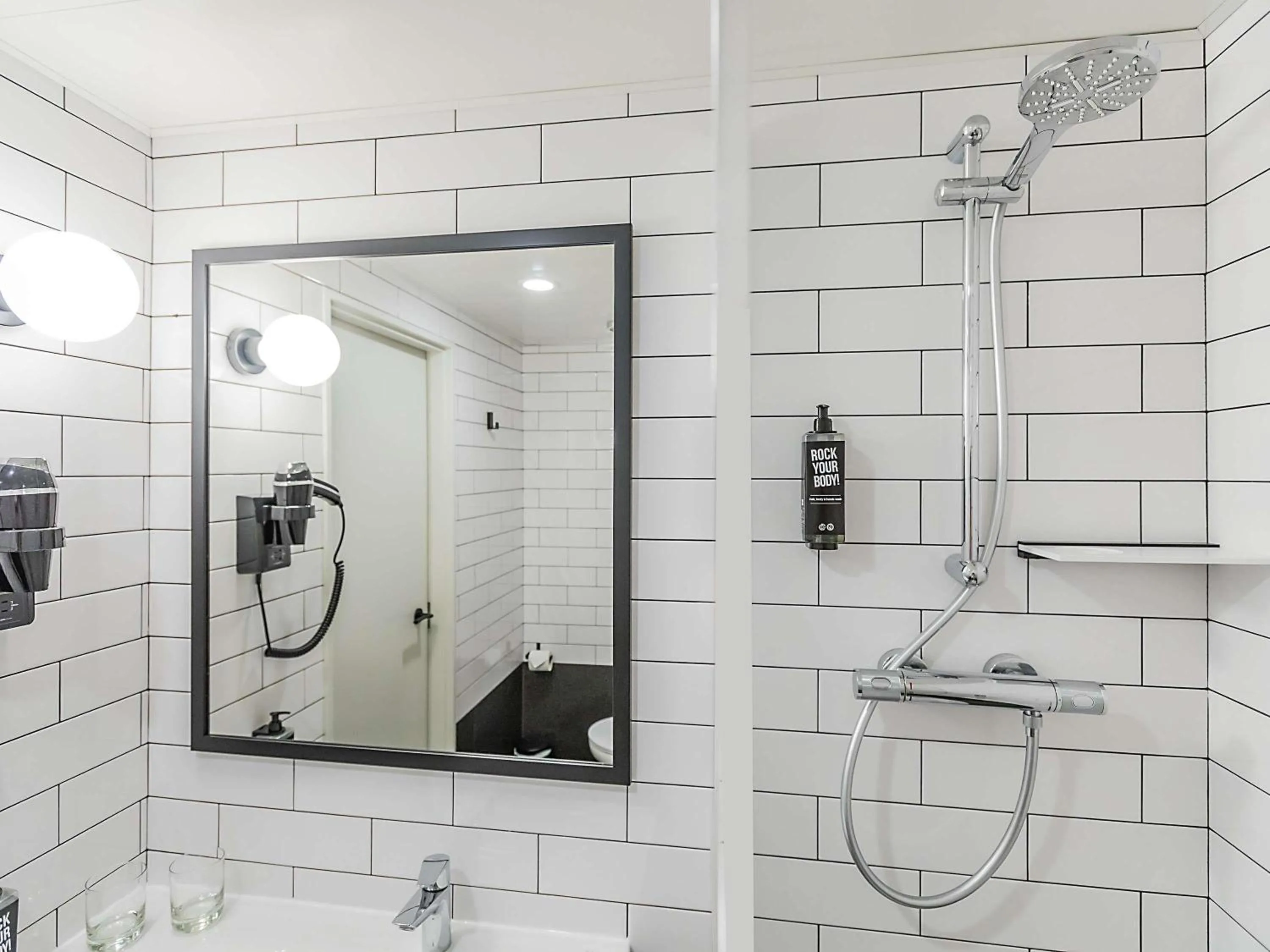 Bedroom in Hotel ibis Guimaraes