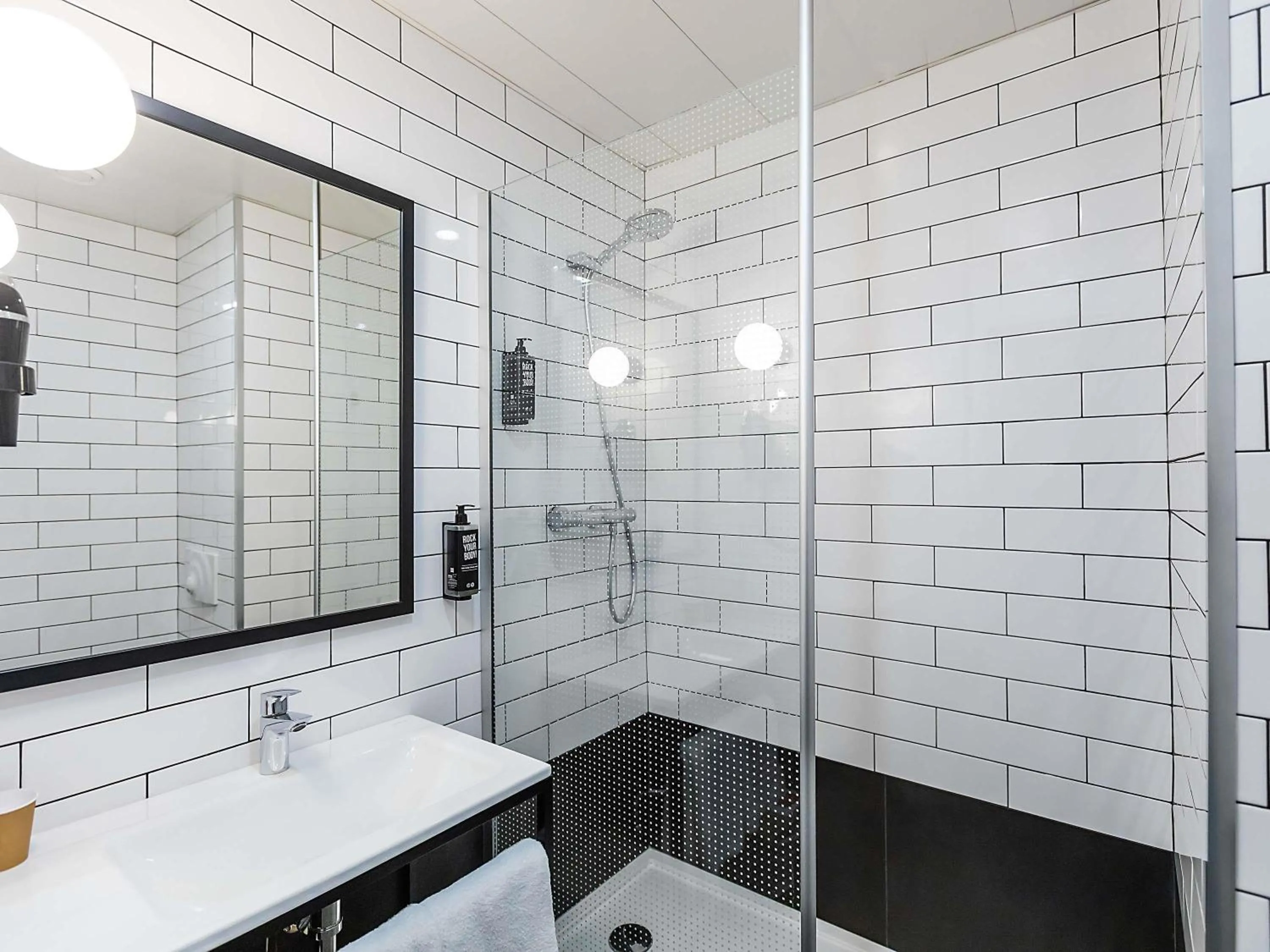 Bedroom in Hotel ibis Guimaraes