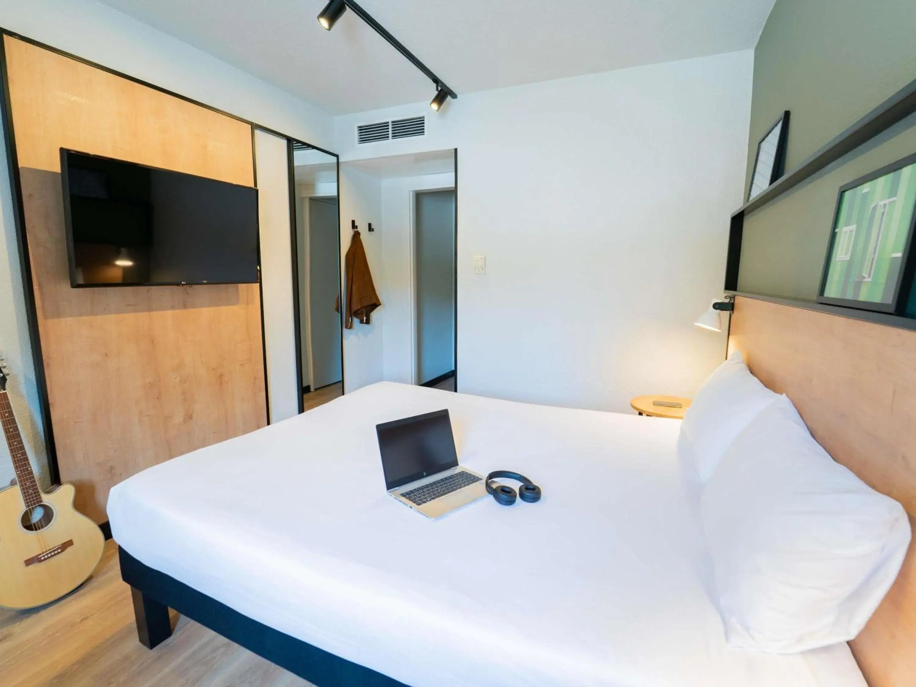 Bedroom, Bed in Hotel ibis Guimaraes Bedroom, Bed in Hotel ibis Guimaraes