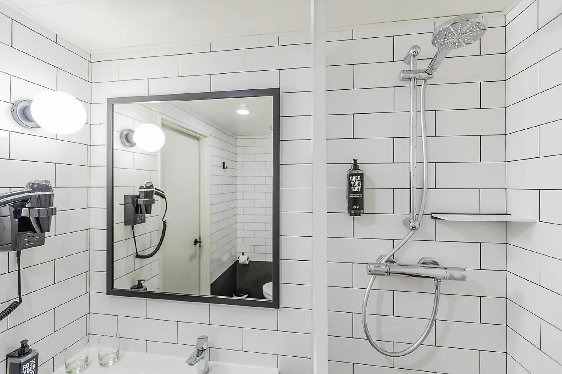 Bathroom in Hotel ibis Guimaraes