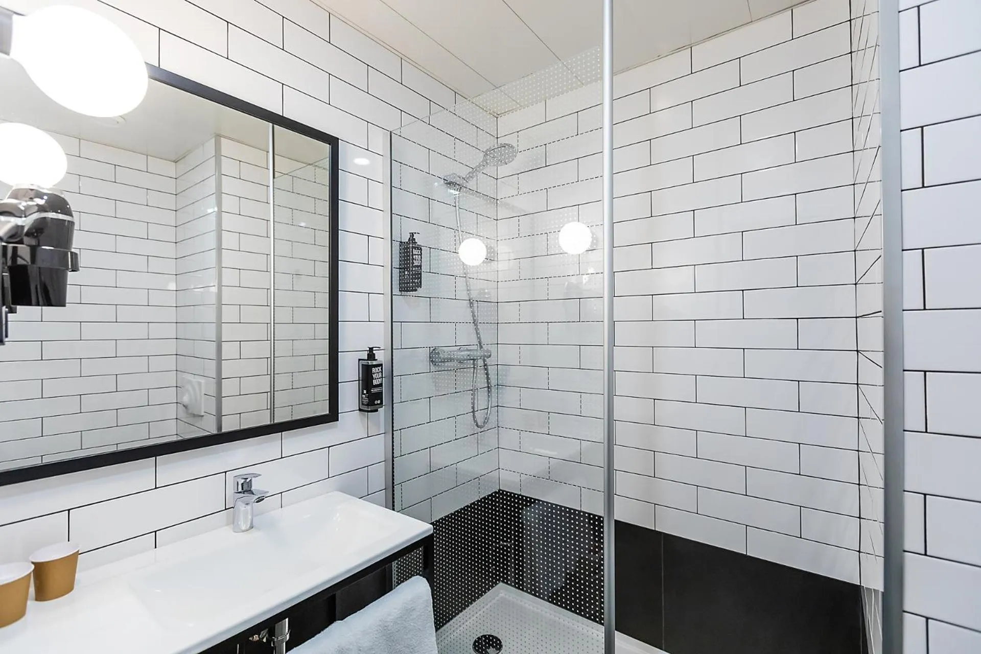 Toilet in Hotel ibis Guimaraes