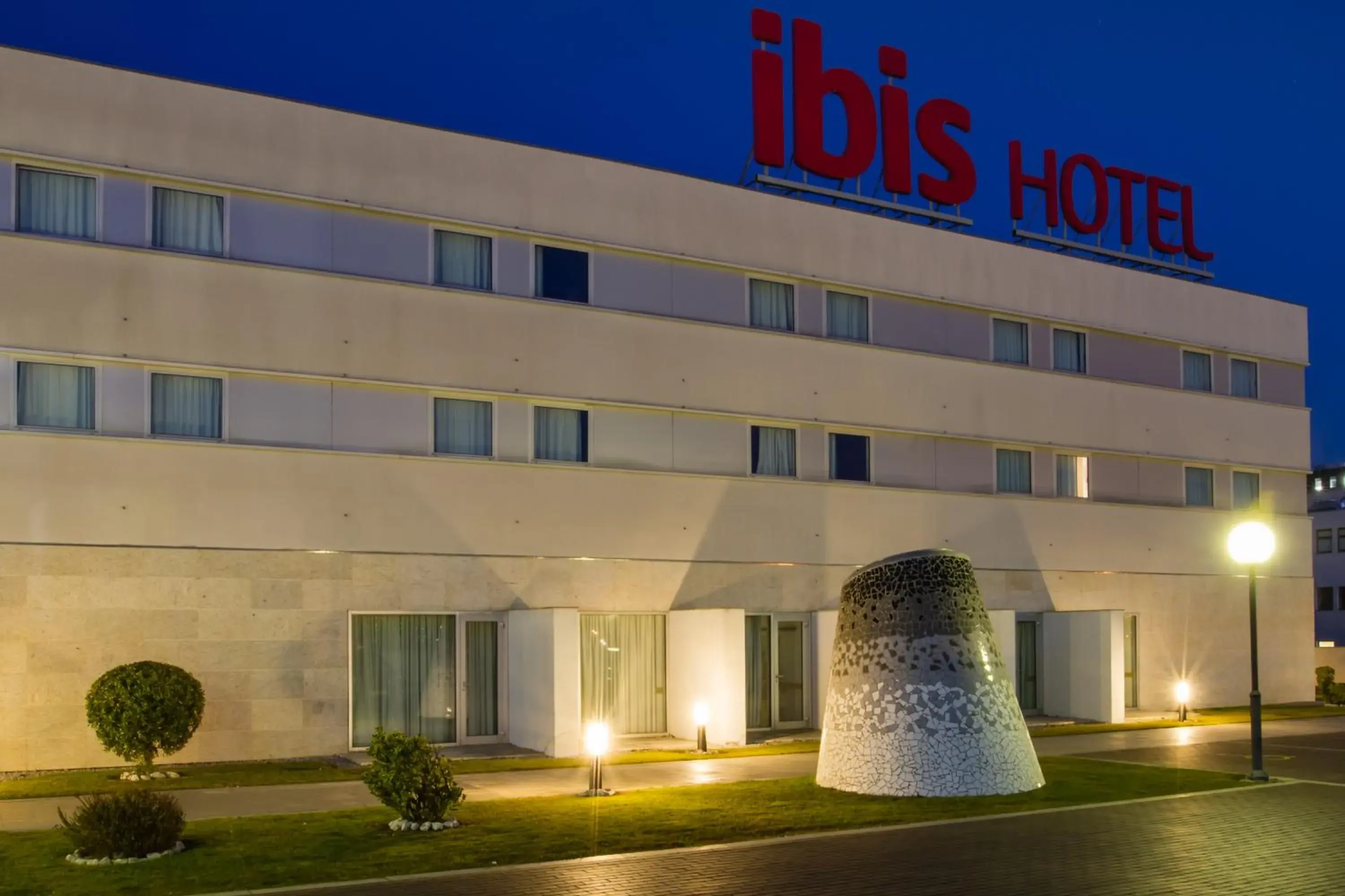 Property building in Hotel ibis Porto Sao Joao Property building in Hotel ibis Porto Sao Joao