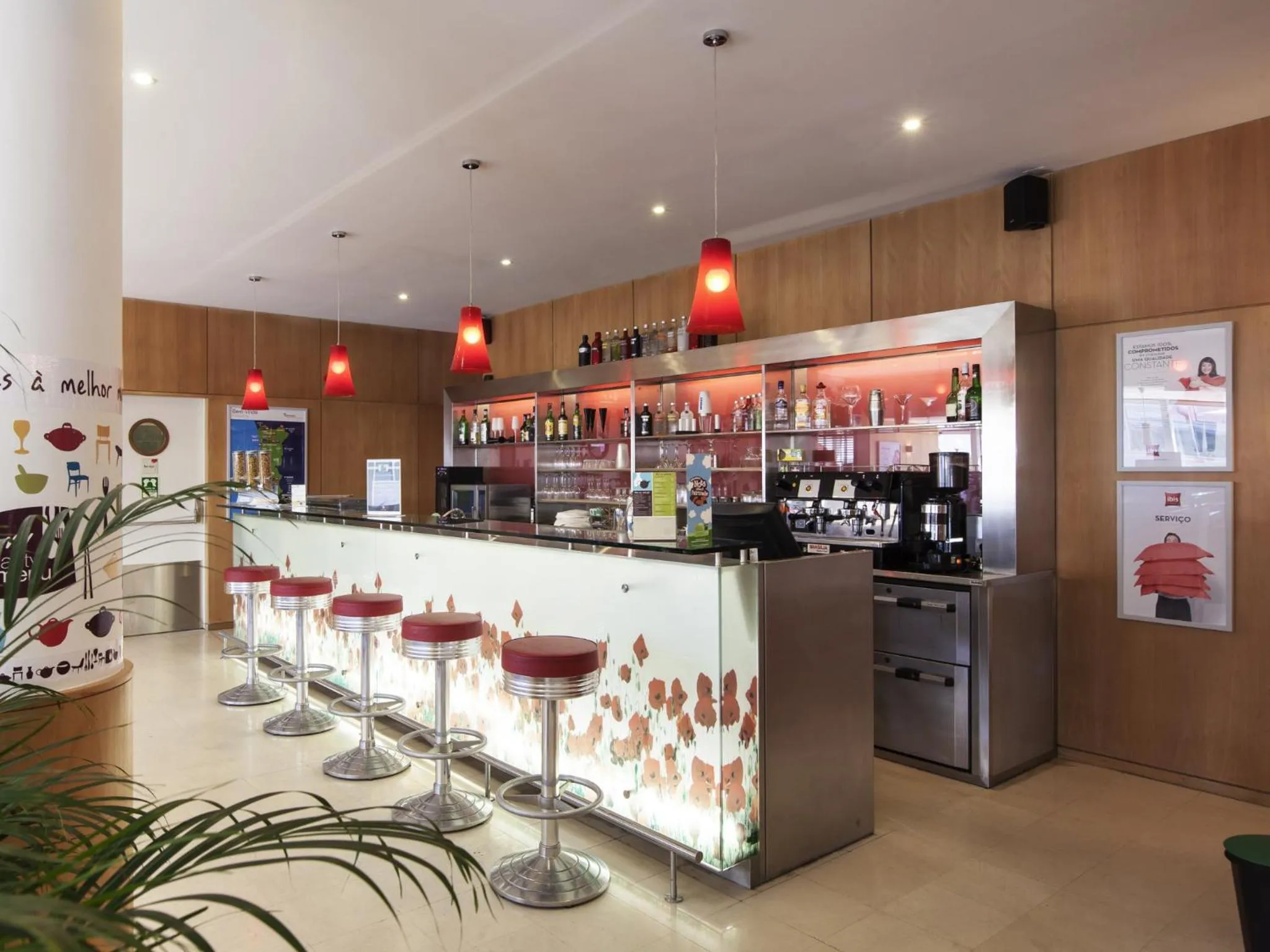 Lounge or bar in Hotel ibis Porto Sao Joao