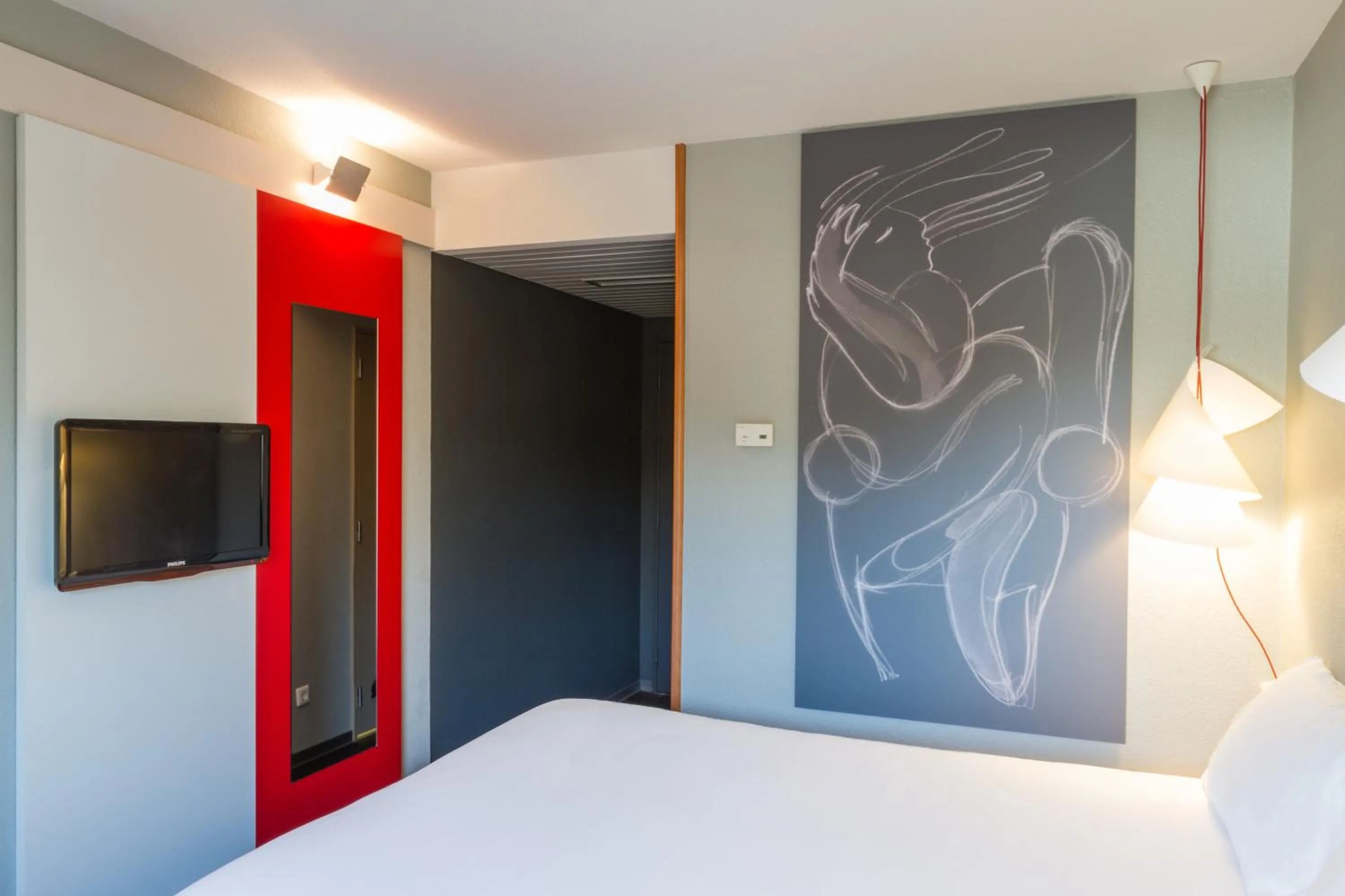 Photo of the whole room, Bed in Hotel ibis Porto Sao Joao