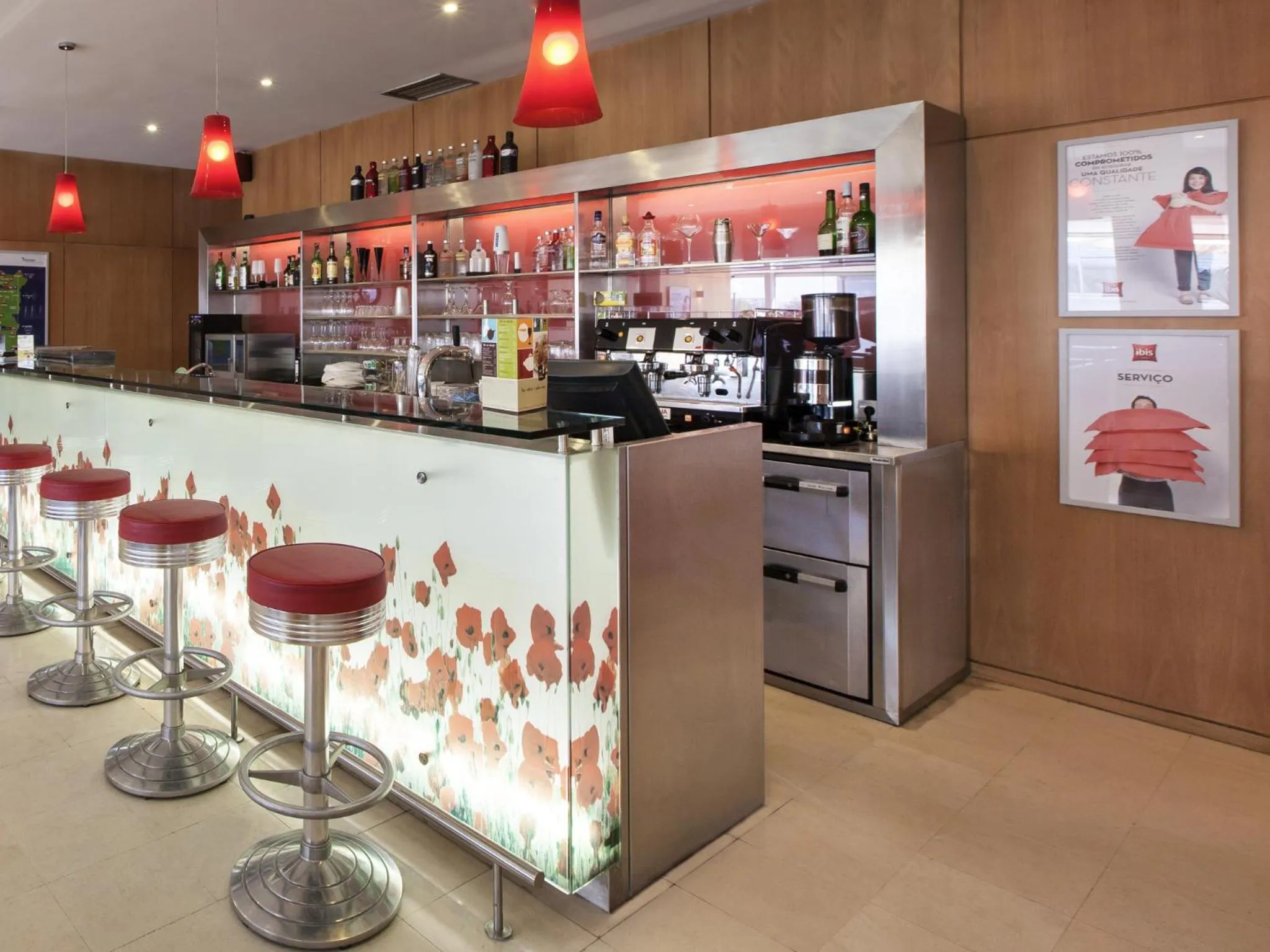 Lounge or bar in Hotel ibis Porto Sao Joao