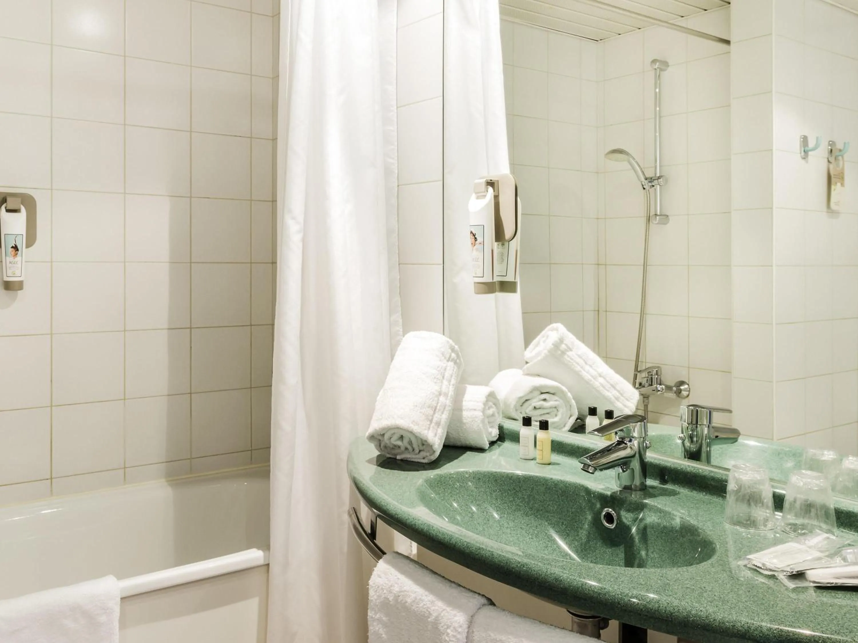 Bedroom in Hotel ibis Porto Sao Joao