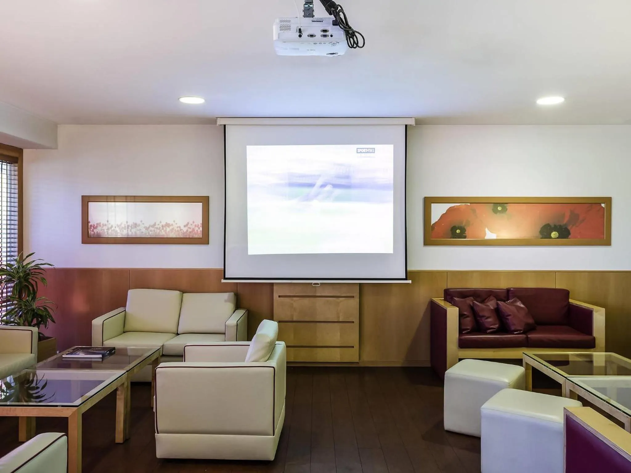 Lounge or bar in Hotel ibis Porto Sao Joao